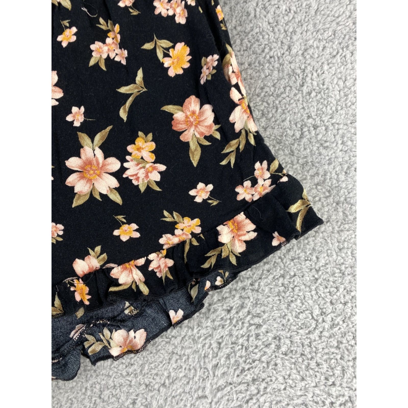 American Eagle Outfitters American Eagle Outfitters Women's Shorts Size S Very Light Flowery / 36-28 Size 28" / US 6 / IT 42 - 3 Thumbnail