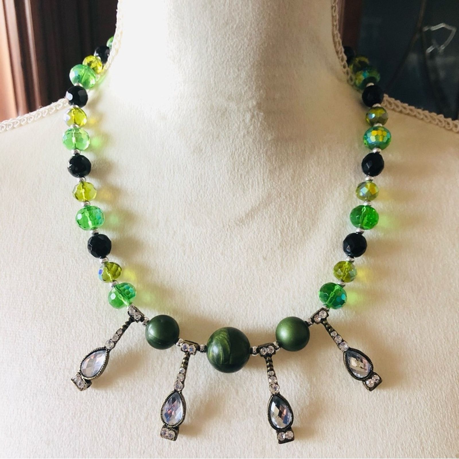 Handmade Handcrafted forest surrender crystal bead pendant necklace Size ONE SIZE - 2 Thumbnail