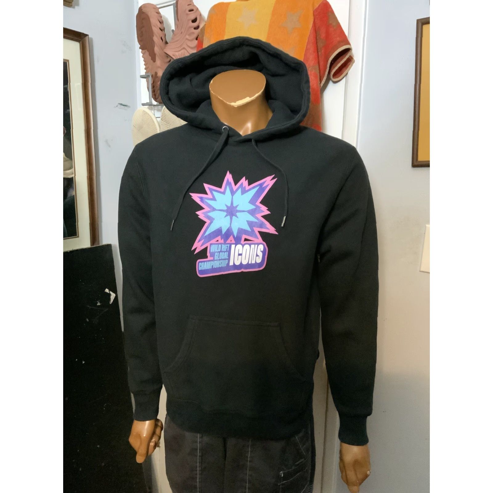 Vintage VINTAGE League Of Legends Wild Rift Icons Global Championship Unleash The Wild Hoodie S Mens Black Pullover Small Size US S / EU 44-46 / 1 - 7 Thumbnail