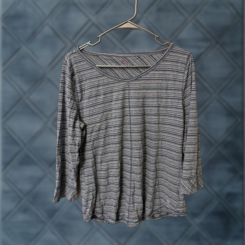 Talbots Talbots T-Shirt 3/4 Sleeve V-Neck Blue Stripe Knit Top L Size Women Casual Shirt Size L / US 10 / IT 46 - 1 Thumbnail