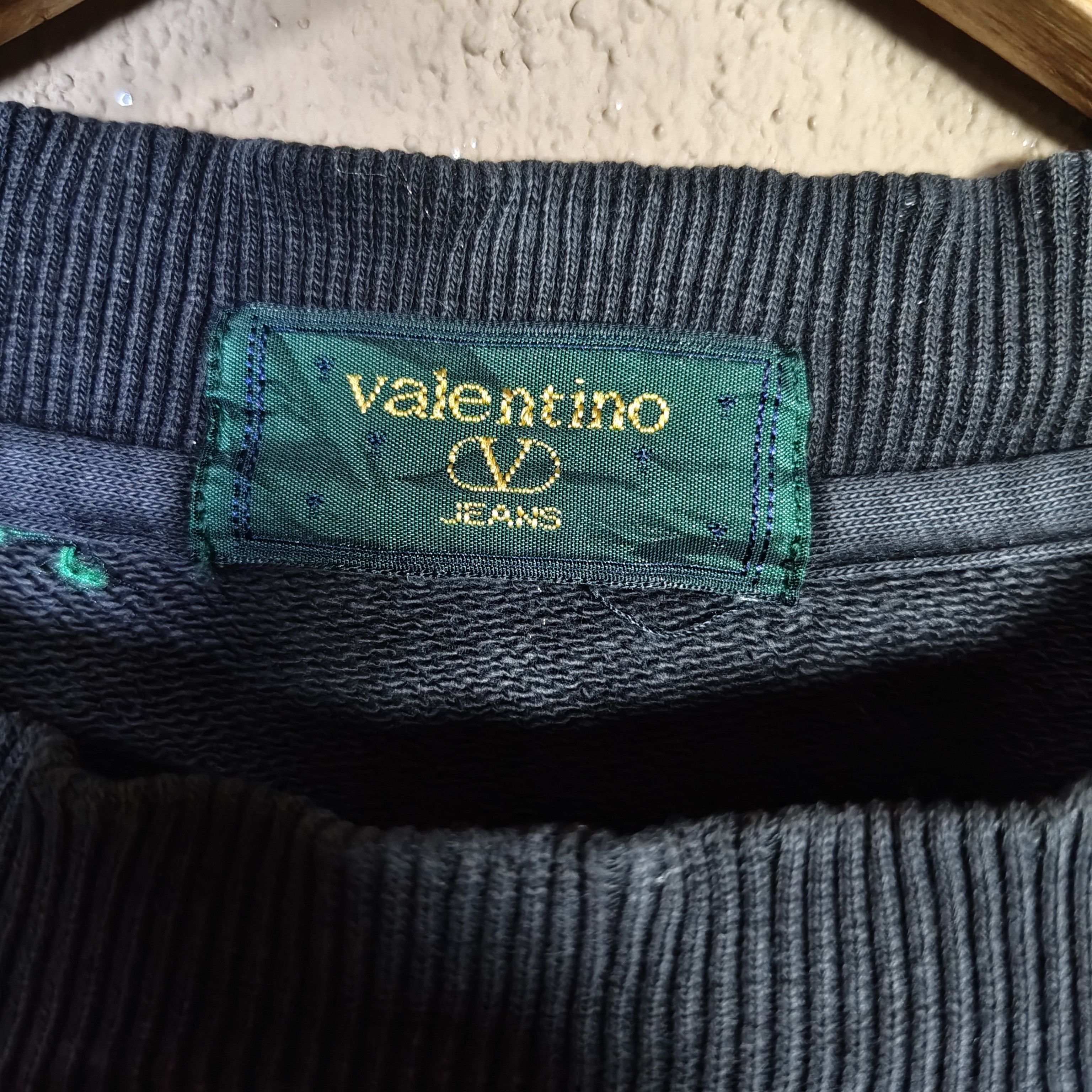 Valentino Vintage Distressed VALENTINO Embroidered Logo Sweatshirt Size US L / EU 52-54 / 3 - 4 Thumbnail