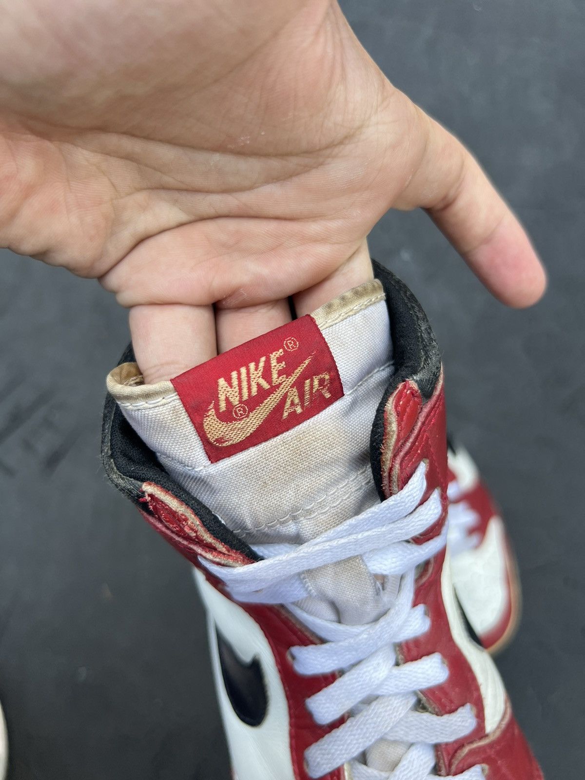 Jordan Brand Jordan 1 OG 1985 Chicago Size US 9.5 / EU 42-43 - 15 Thumbnail