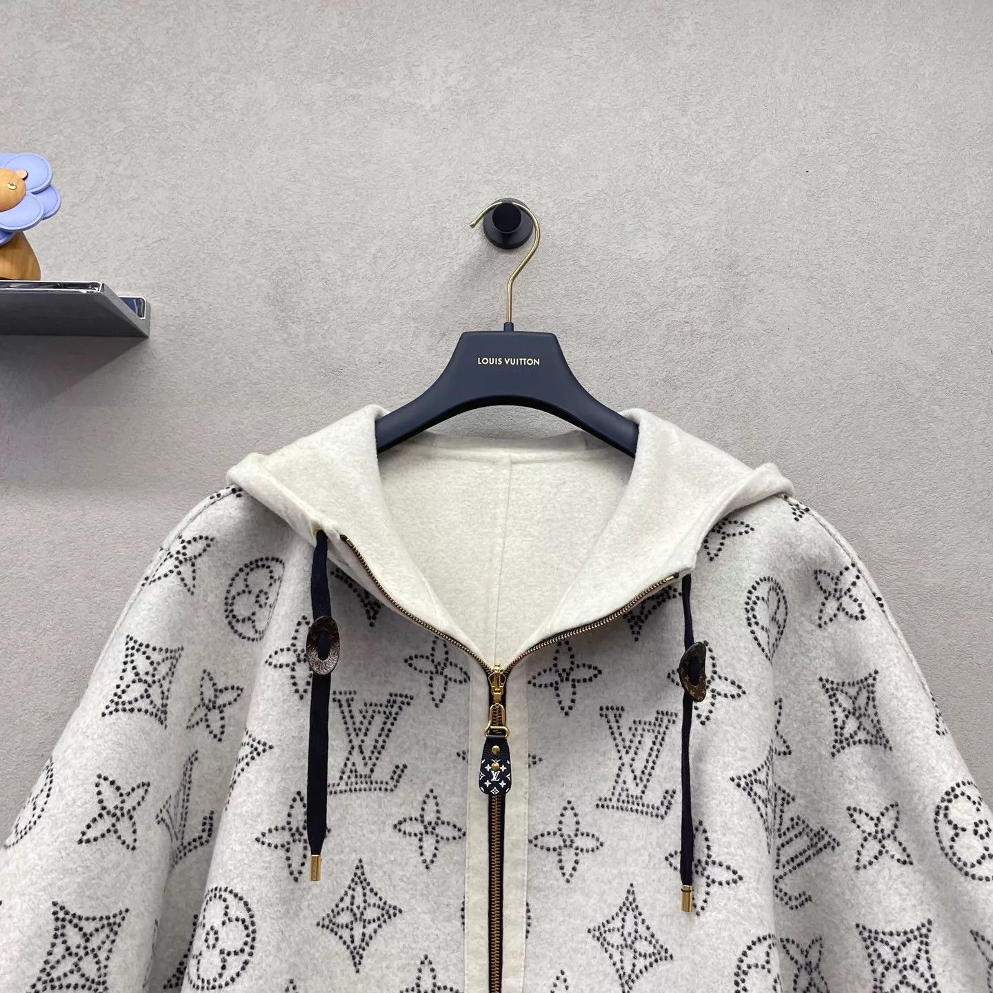 Louis Vuitton LV hooded double-faced capes Size ONE SIZE - 3 Thumbnail