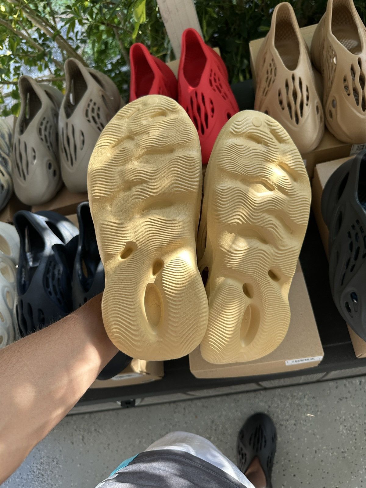 Adidas Sulfur YEEZY Foam Runner Size US 9 / EU 42 - 2 Thumbnail