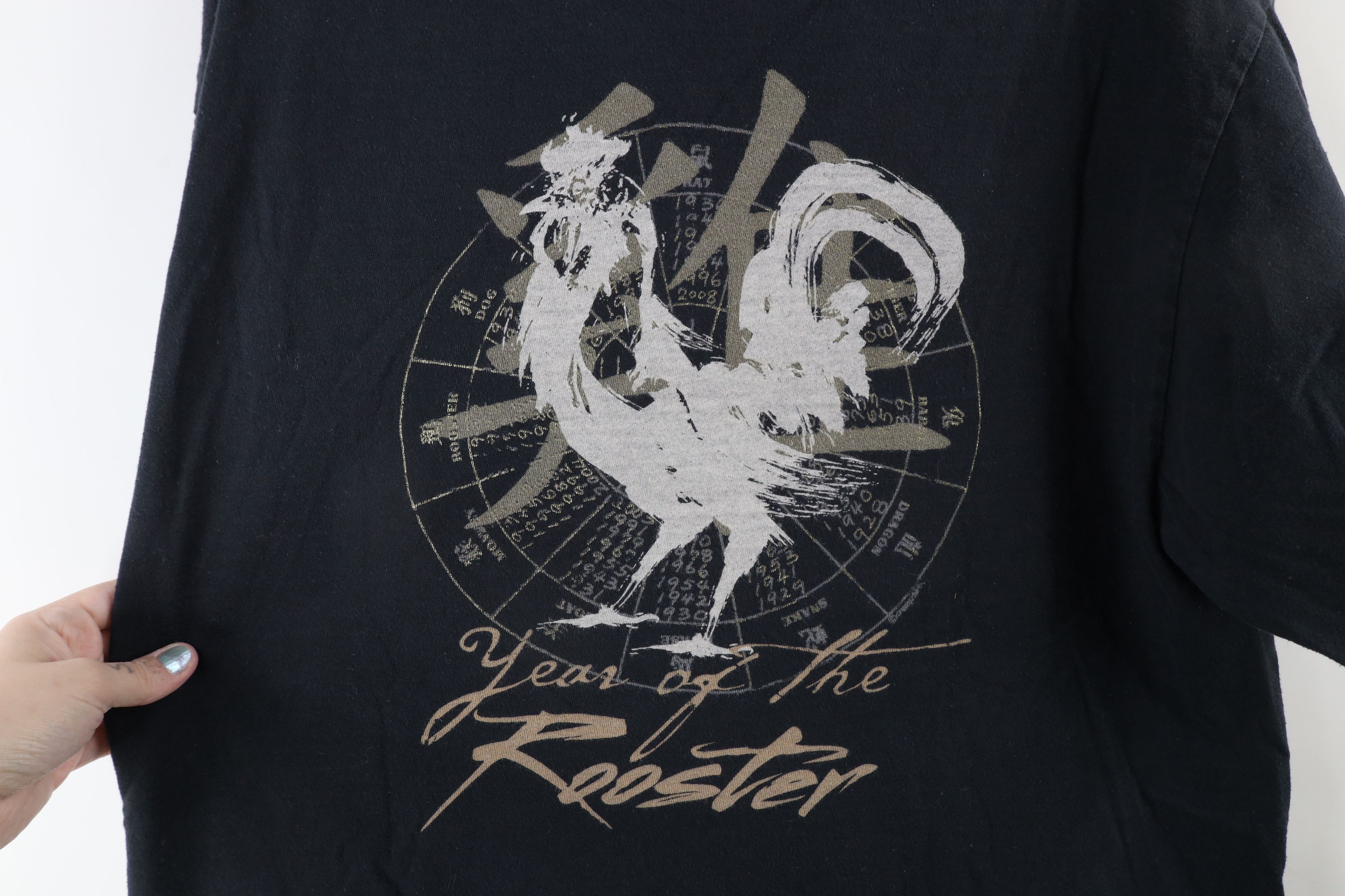 Vintage Vintage Spell Out Year of the Rooster Short Sleeve T-Shirt Size US L / EU 52-54 / 3 - 9 Thumbnail