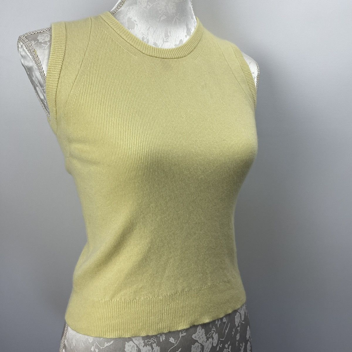 Louis Vuitton Louis Vuitton Wool Top Vest Size XS / US 0-2 / IT 36-38 - 2 Thumbnail