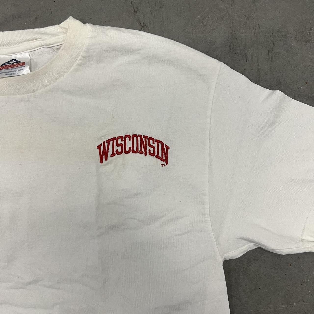 Vintage Vintage Y2K/2000s University of Wisconsin Badgers College Essential Vintage Tee! Size US M / EU 48-50 / 2 - 5 Thumbnail