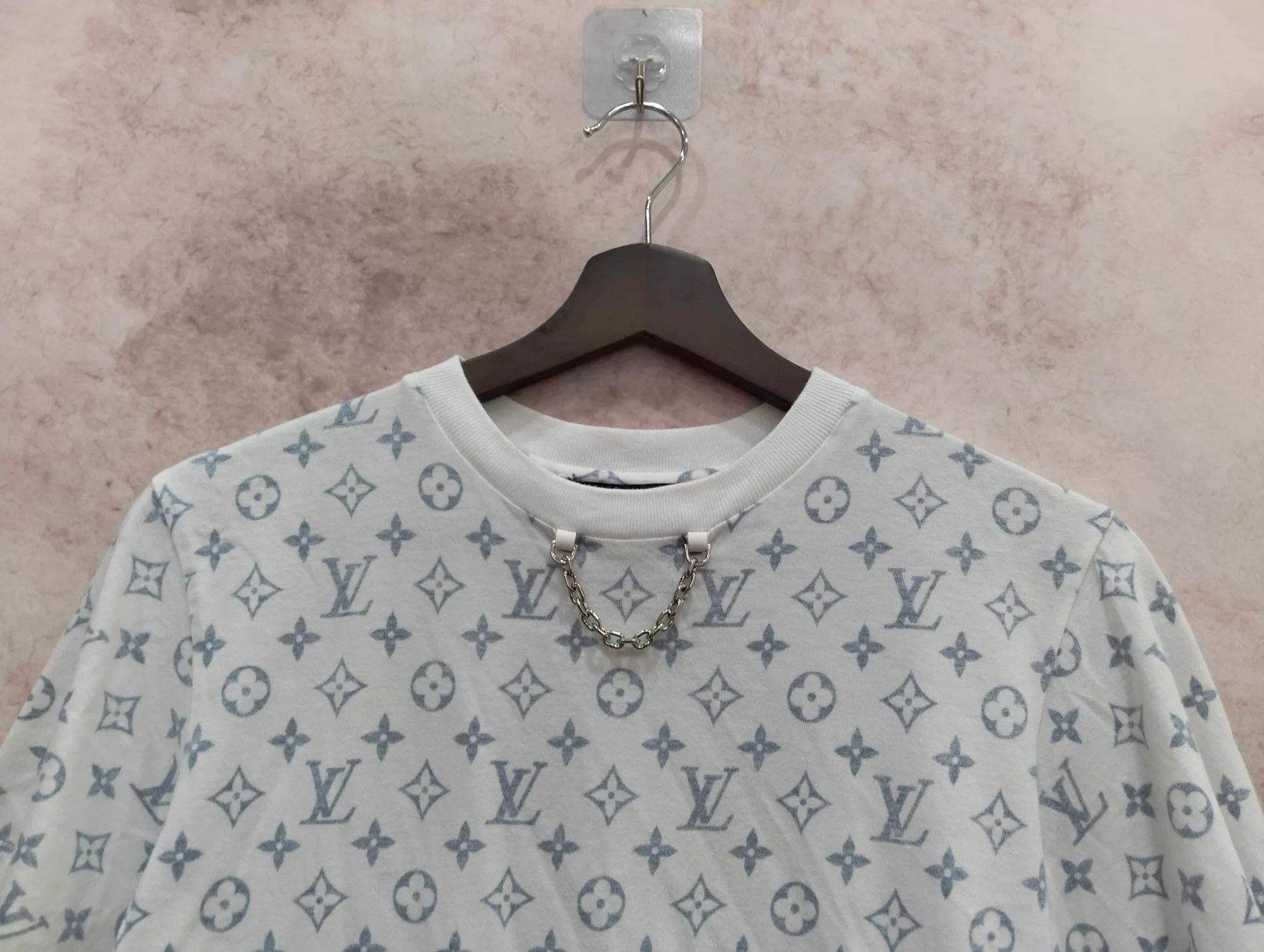 Louis Vuitton LV Neck Chain Monogram All Logo SS Tee XS Size XS / US 0-2 / IT 36-38 - 3 Thumbnail
