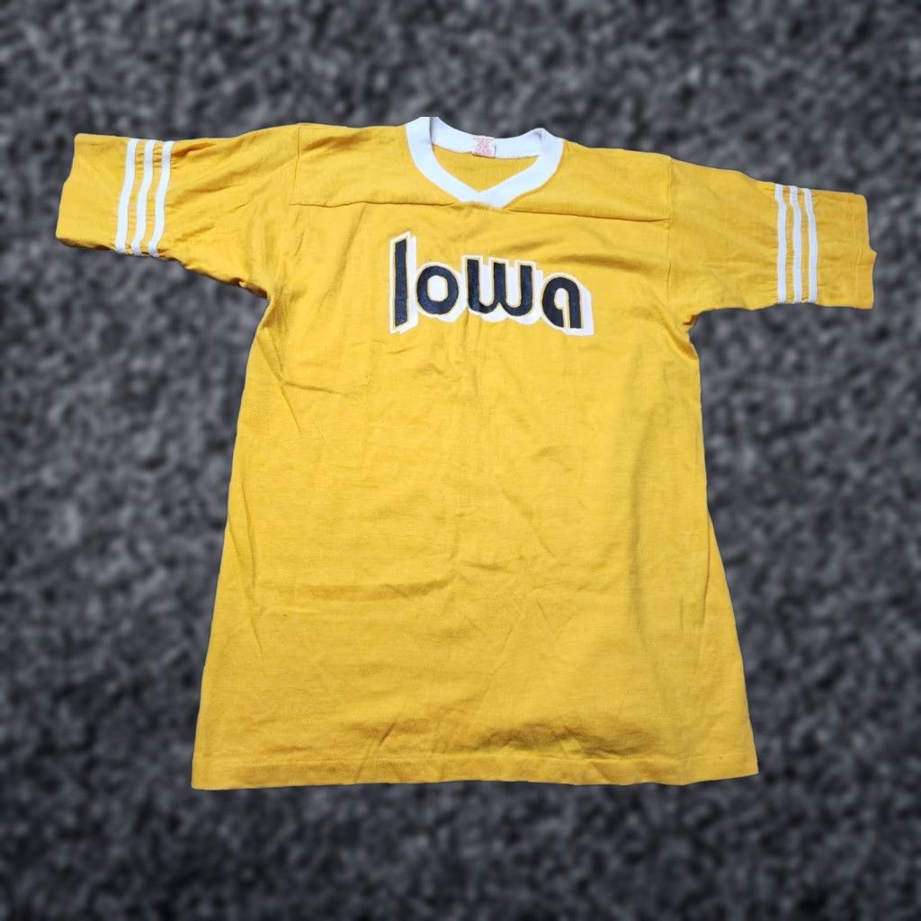 Vintage VINTAGE Collegiate Pacific 70s Men's L Iowa College T Shirt Short Sleeve Cotton Blend Yellow Mens Size US L / EU 52-54 / 3 - 1 Thumbnail