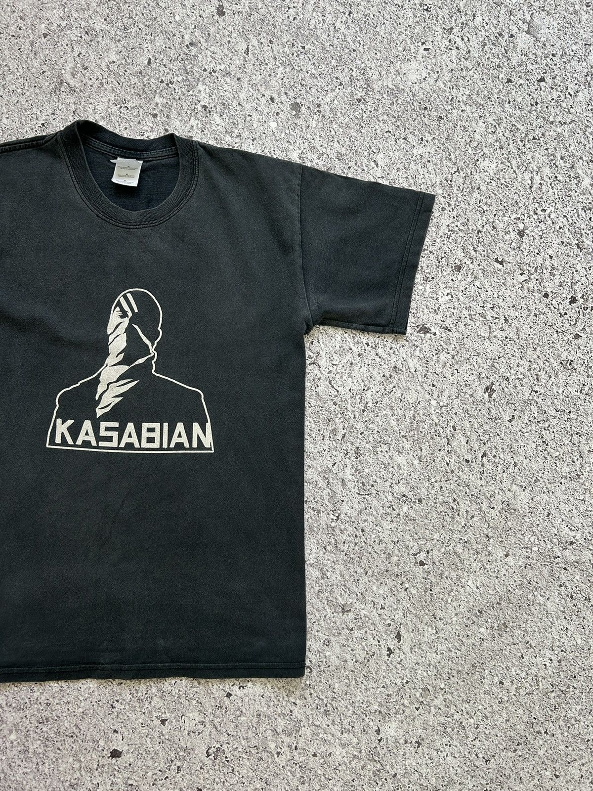 Band Tees × Vintage Vintage 90’s Kasabian Rock Band Retro T-Shirt Y2K Hype Size US M / EU 48-50 / 2 - 4 Thumbnail