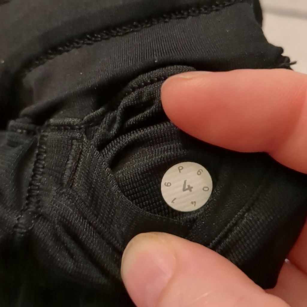 Lululemon Lululemon hotty Hot shorts frozen fizz reflective silver 4 Size 27" / US 4 / IT 40 - 8 Thumbnail
