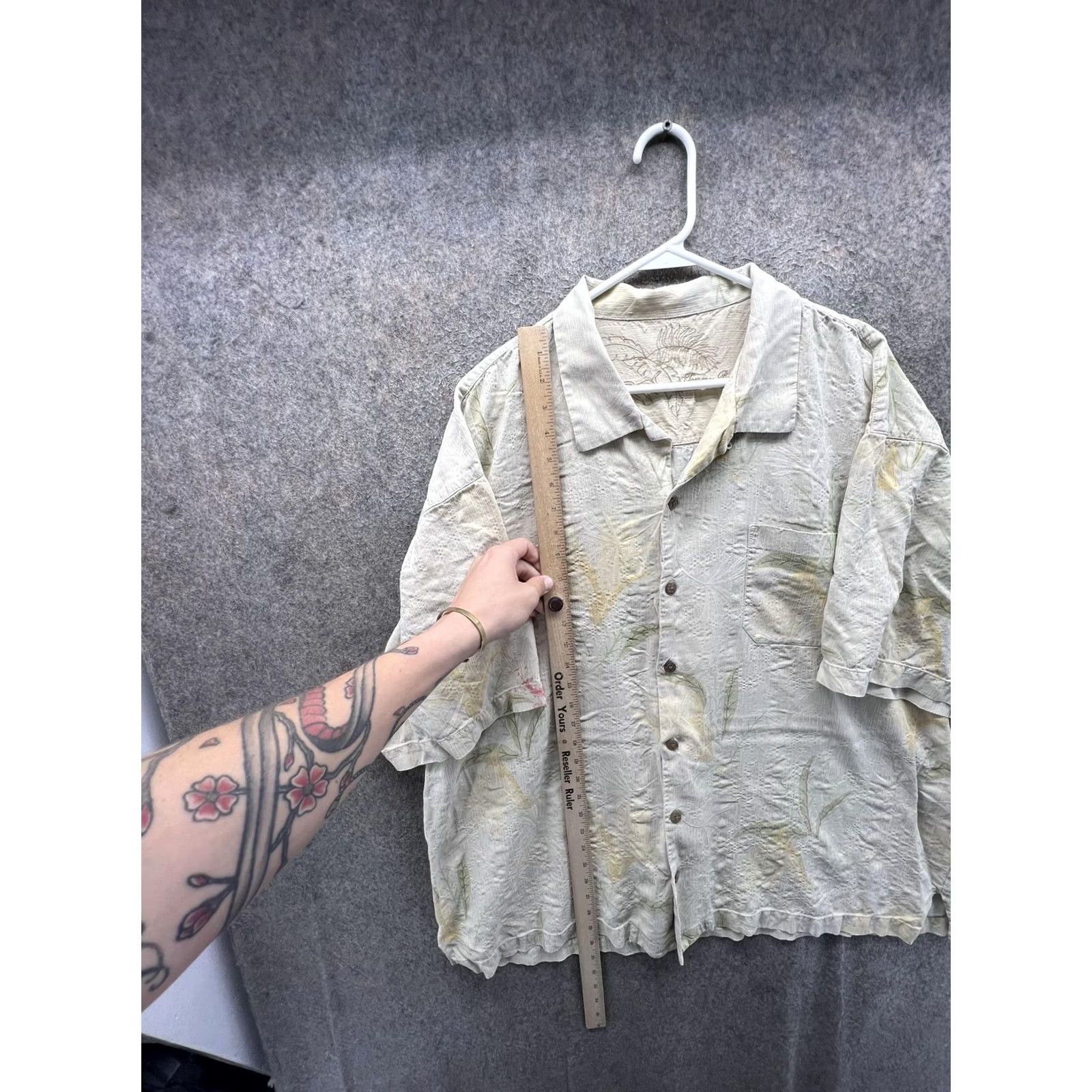 Tommy Bahama Tommy Bahama Shirt Mens XL Beige Floral Silk Hawaiian Short Sleeve Button Front Size US XL / EU 56 / 4 - 4 Thumbnail