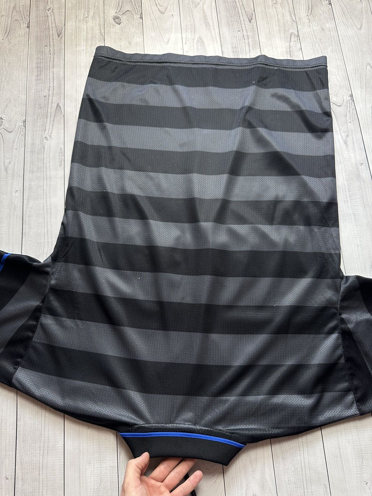 Vintage Vintage inter Milan soccer jersey striped size L Size US L / EU 52-54 / 3 - 7 Thumbnail