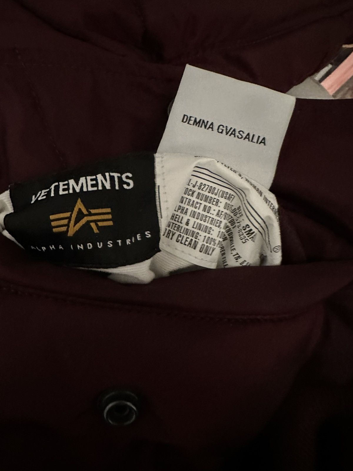 Alpha Industries × Vetements Vetements reversibel MA1 Bomber jacket in burgundy Size US S / EU 44-46 / 1 - 13 Thumbnail