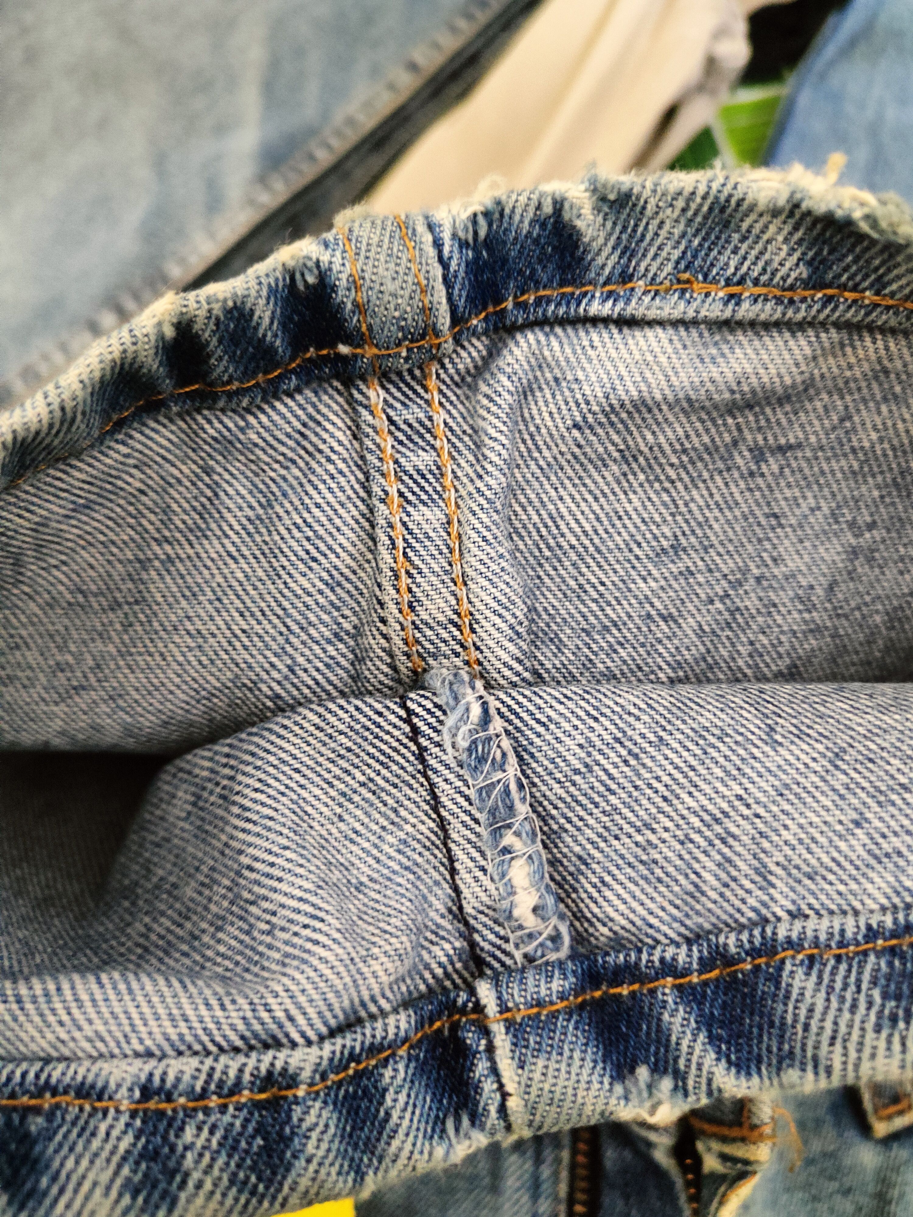 Levi's 550 Levi's Blue Distressed Ripped denim Jeans #S2837 Size US 35 - 13 Thumbnail