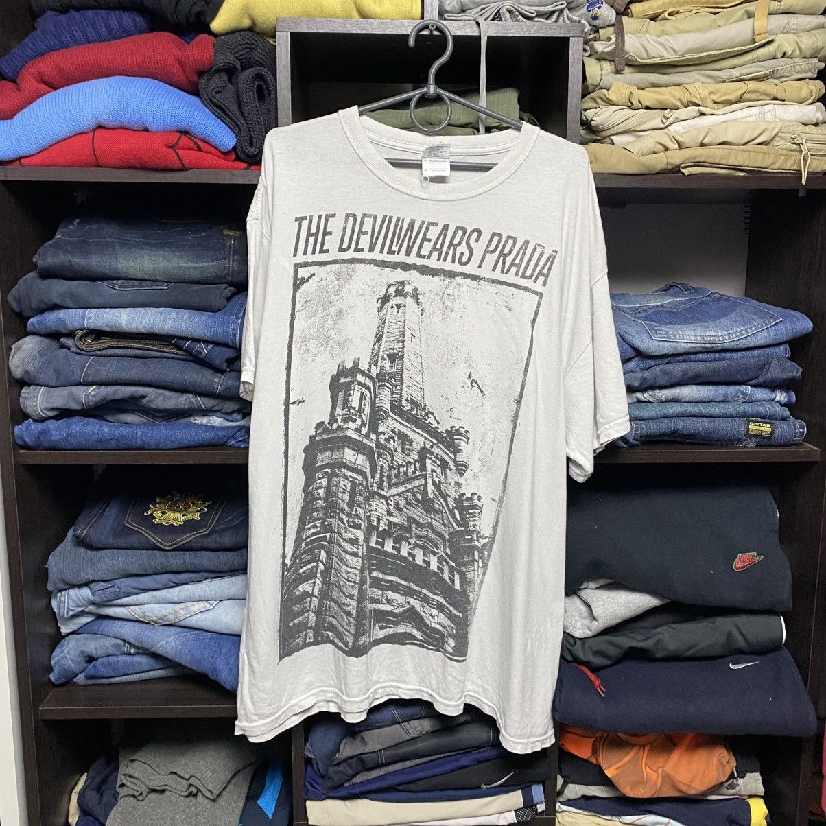 Band Tees Vintage The Devil Wears Prada 2000’s rock band tee size XL Size US XL / EU 56 / 4 - 1 Thumbnail