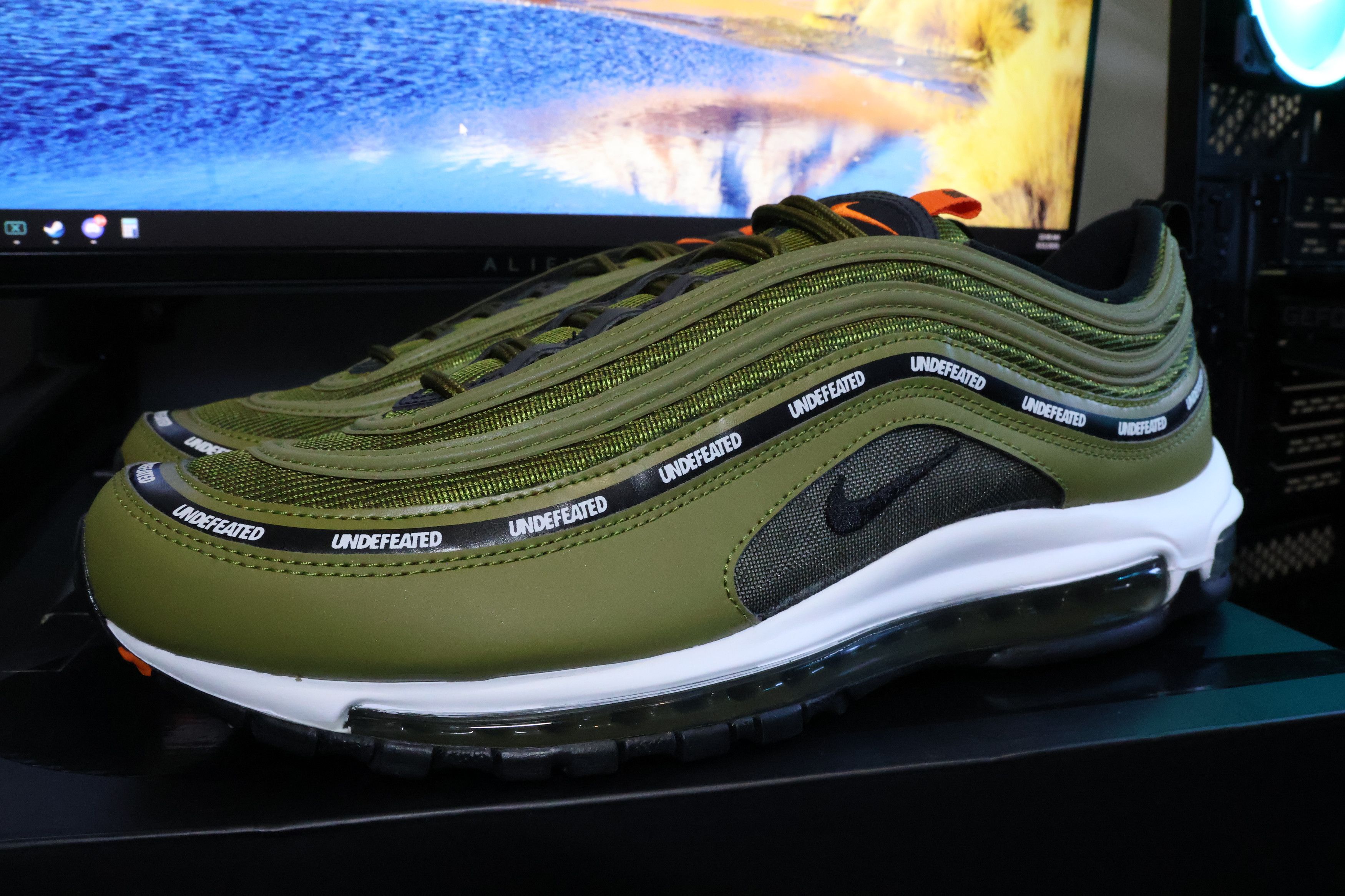 Nike × Undefeated Size 12.5 - Undefeated x Nike Air Max 97 Militia Green Size US 12.5 / EU 45-46 - 1 Thumbnail