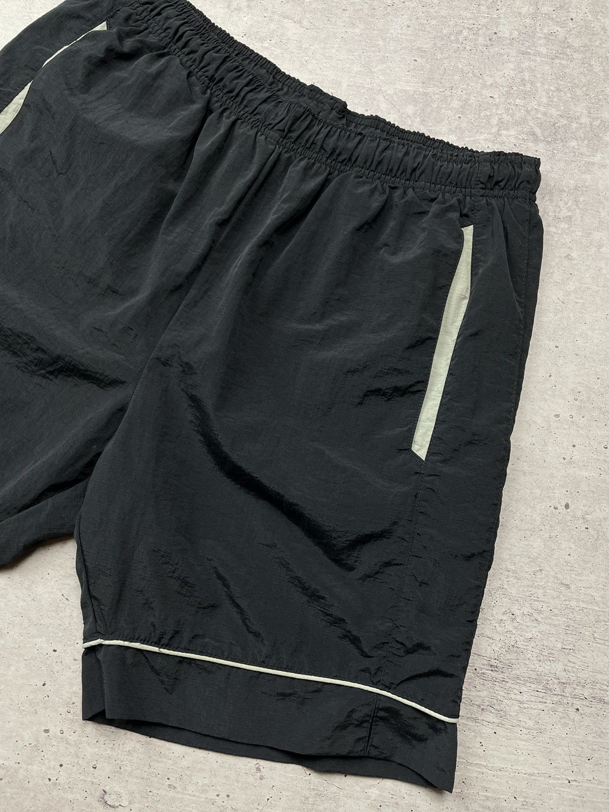 Nike × Vintage Vintage Y2K Nike black nylon shorts Size L Size US 34 / EU 50 - 2 Thumbnail