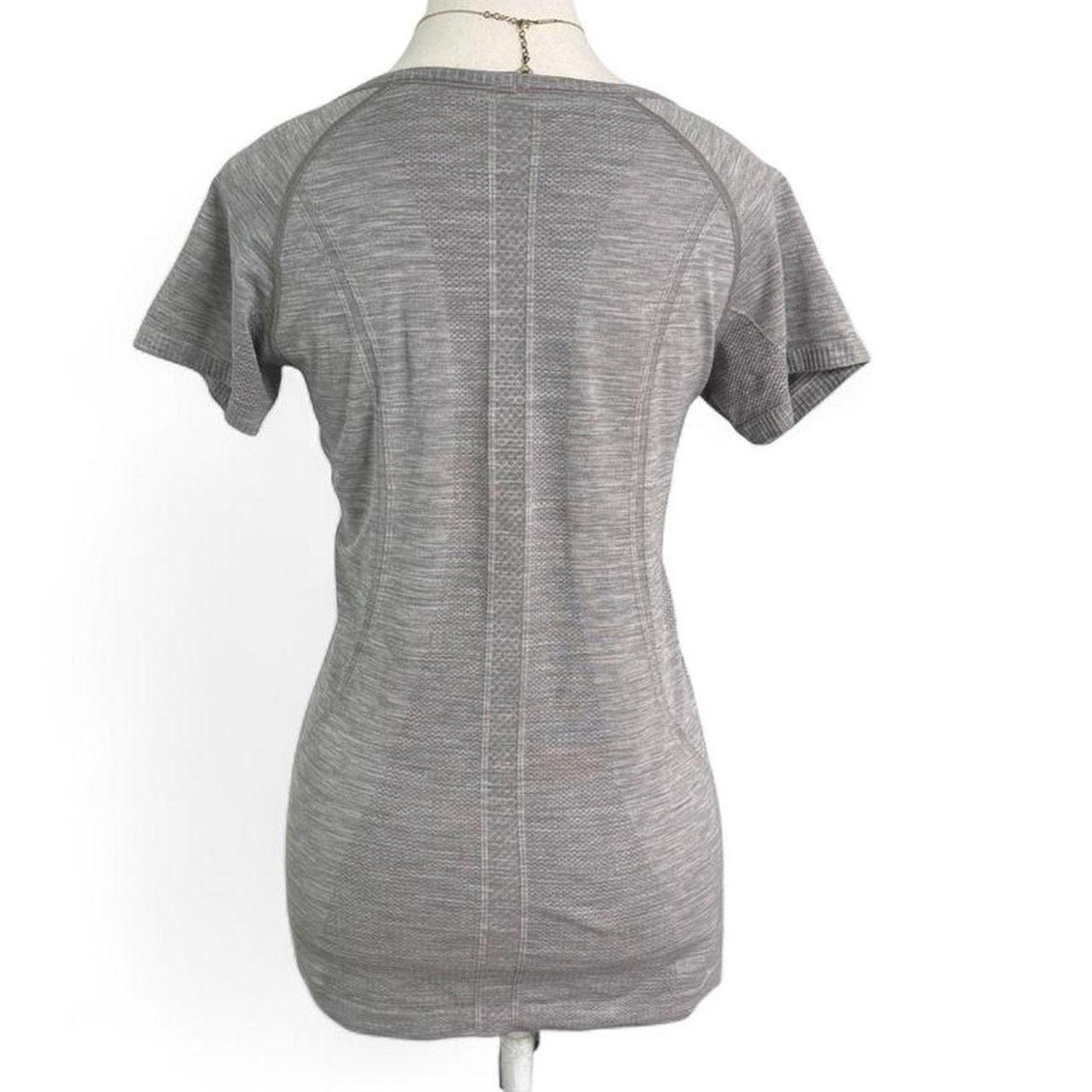 Lululemon Lululemon Gray V Neck Athletic Top Size 8 Fitted Activewear Size M / US 6-8 / IT 42-44 - 2 Thumbnail