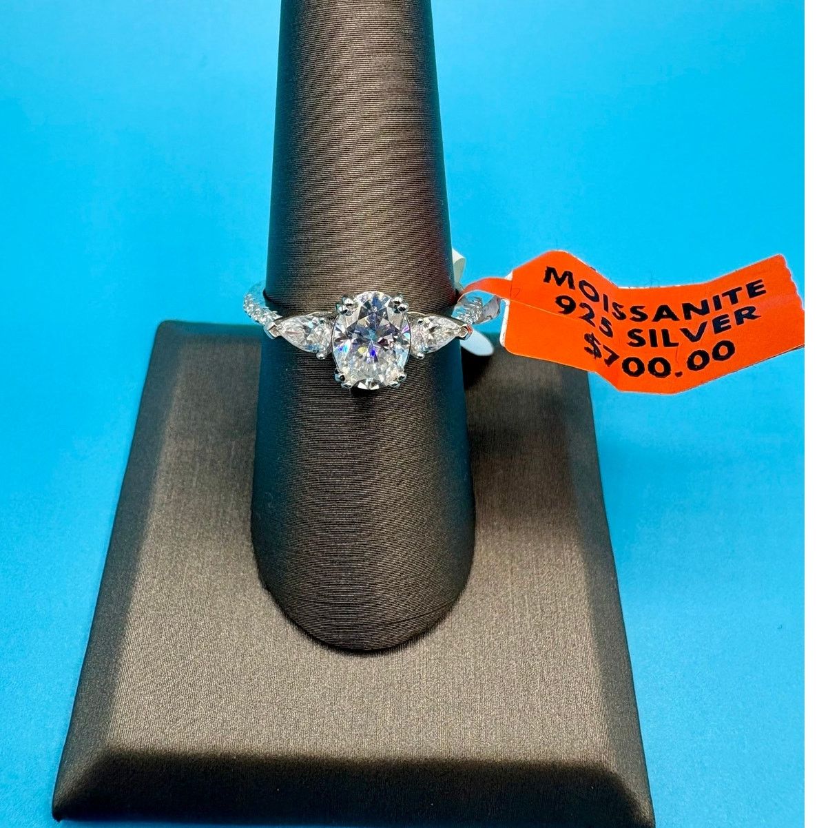 Jewelry NWT Sz. 8 (7.75) - 2.0ct Moissanite 925 Sterling 3 Stoned Size ONE SIZE - 1 Thumbnail