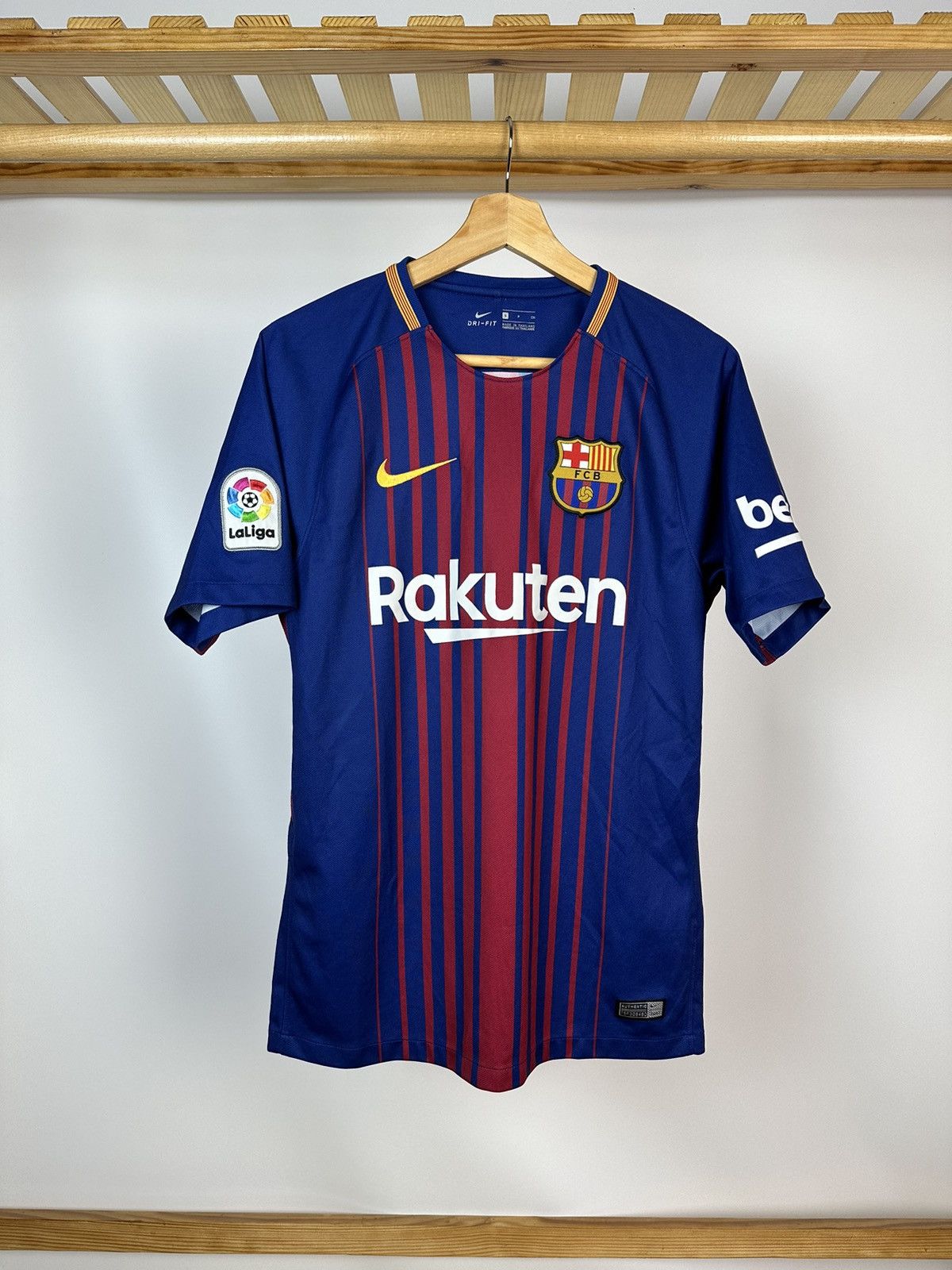 Nike Nike Barcelona 2017-2018 Home Football Shirt Soccer Jersey Size US S / EU 44-46 / 1 - 1 Thumbnail