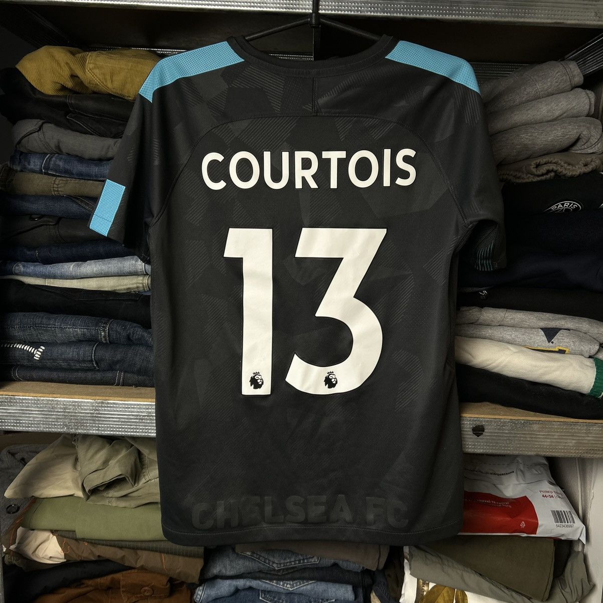Nike Nike FC Chelsea 2017 Courtois player 17 home soccer jersey Size US S / EU 44-46 / 1 - 2 Thumbnail