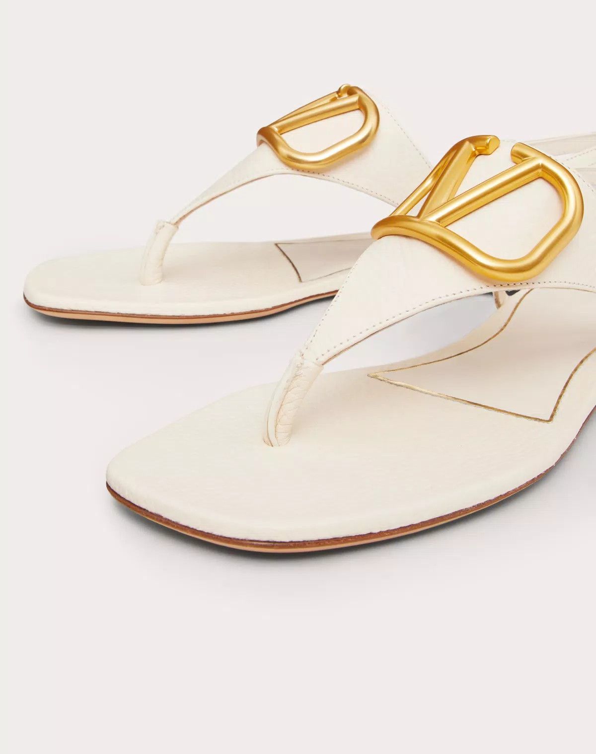 Valentino o1s1wg110625 Vlogo Signature Flat Thong Sandal in White Size US 8.5 / IT 38.5 - 5 Thumbnail