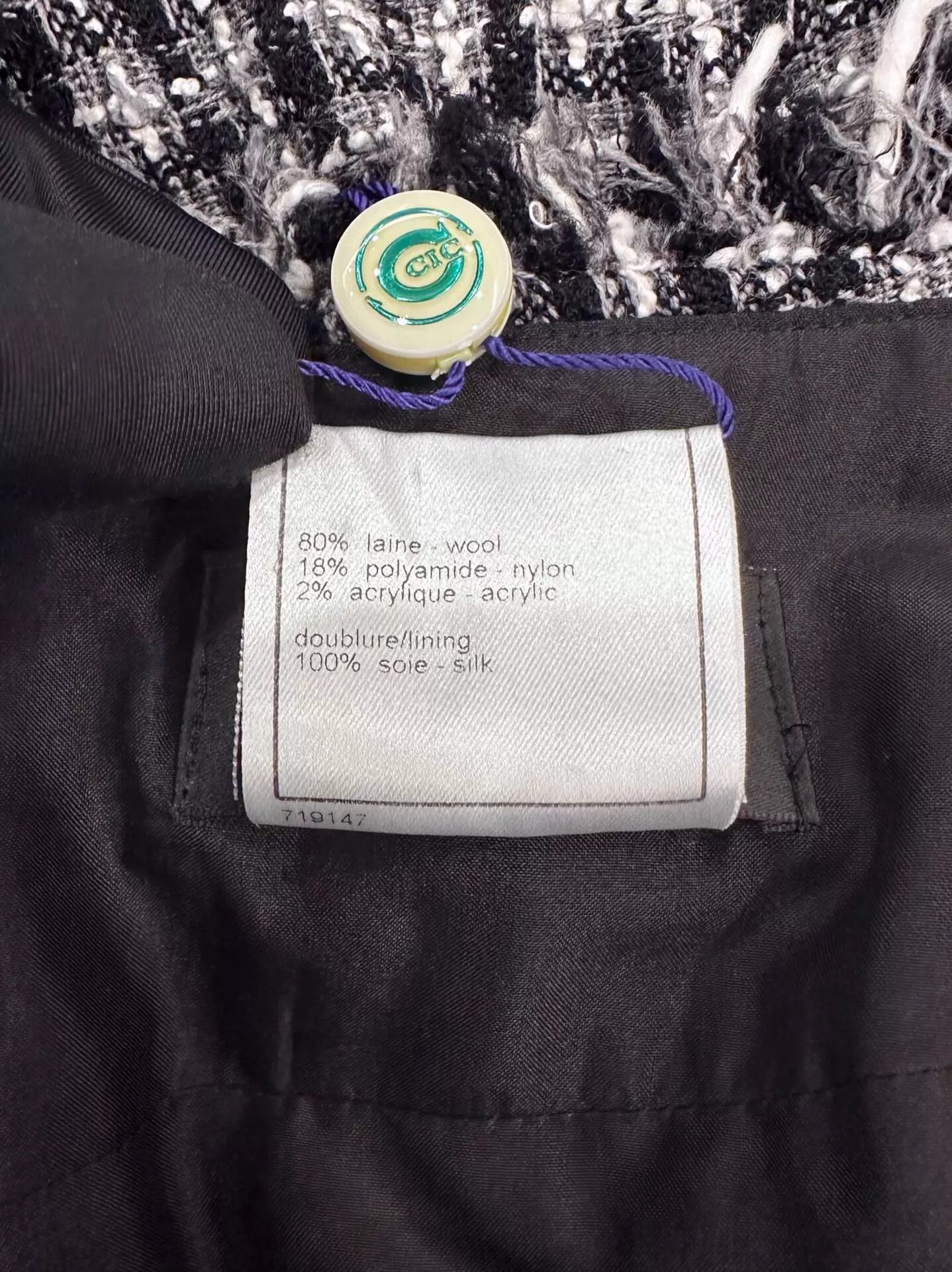 Chanel Chanel Wool Tweed B&W Crystal CC Button Skirt 34 Size 25" / US 0 / IT 36 - 6 Thumbnail