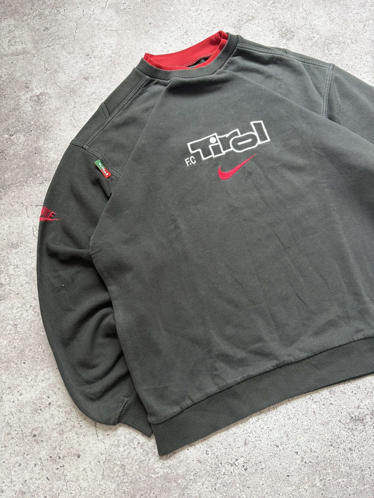 Nike Vintage Nike Tirol Football Faded Sweatshirt Size US L / EU 52-54 / 3 - 3 Thumbnail