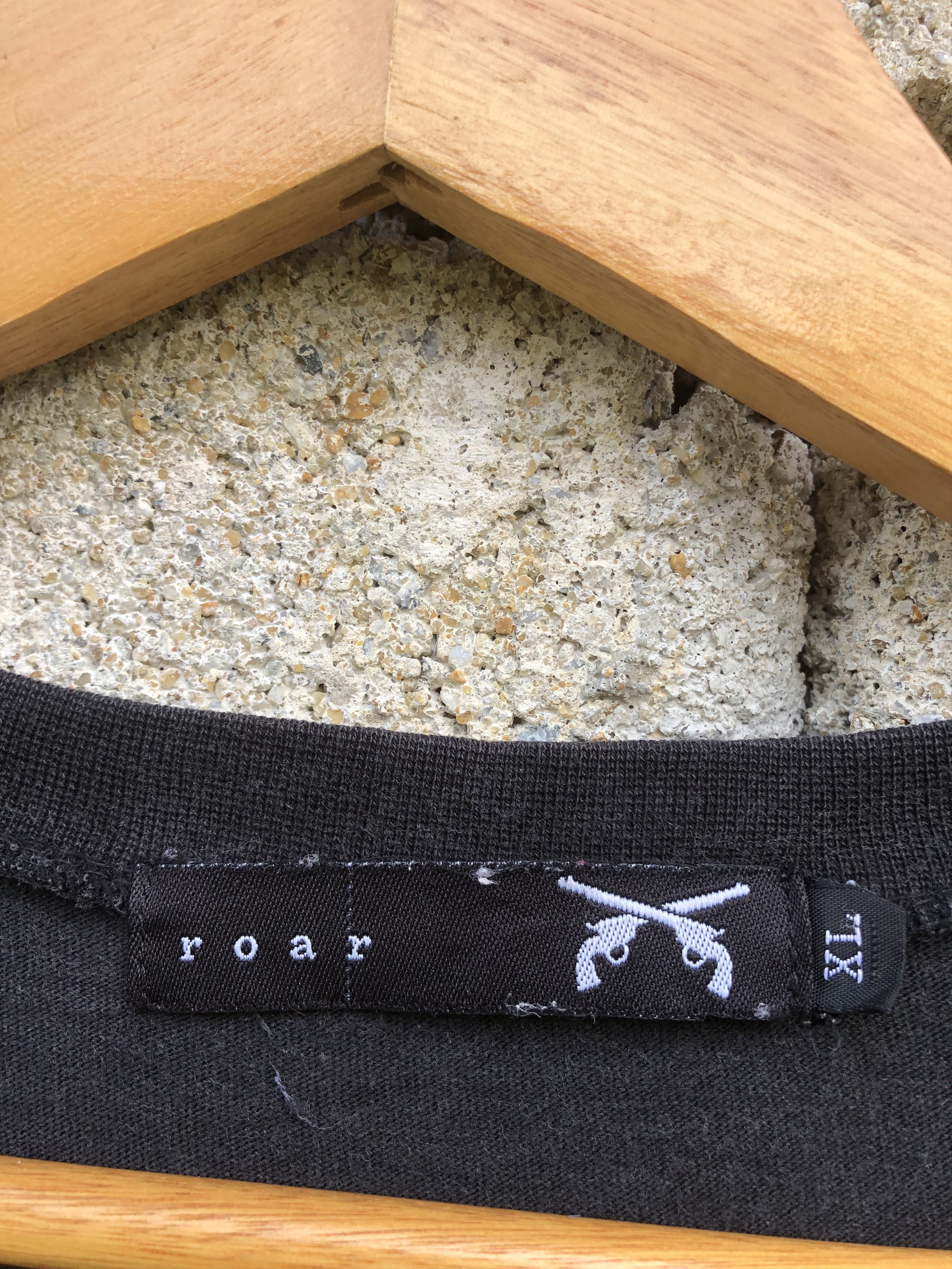Japanese Brand Very Rare ROAR Swarovski Cross Gun Tshirt Size US L / EU 52-54 / 3 - 8 Thumbnail