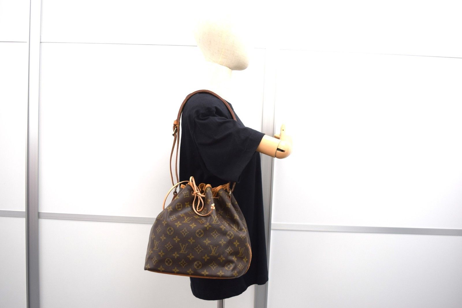 Louis Vuitton Louis Vuitton Petite Noe Shoulder Bag Monogram M42226 Size ONE SIZE - 13 Thumbnail