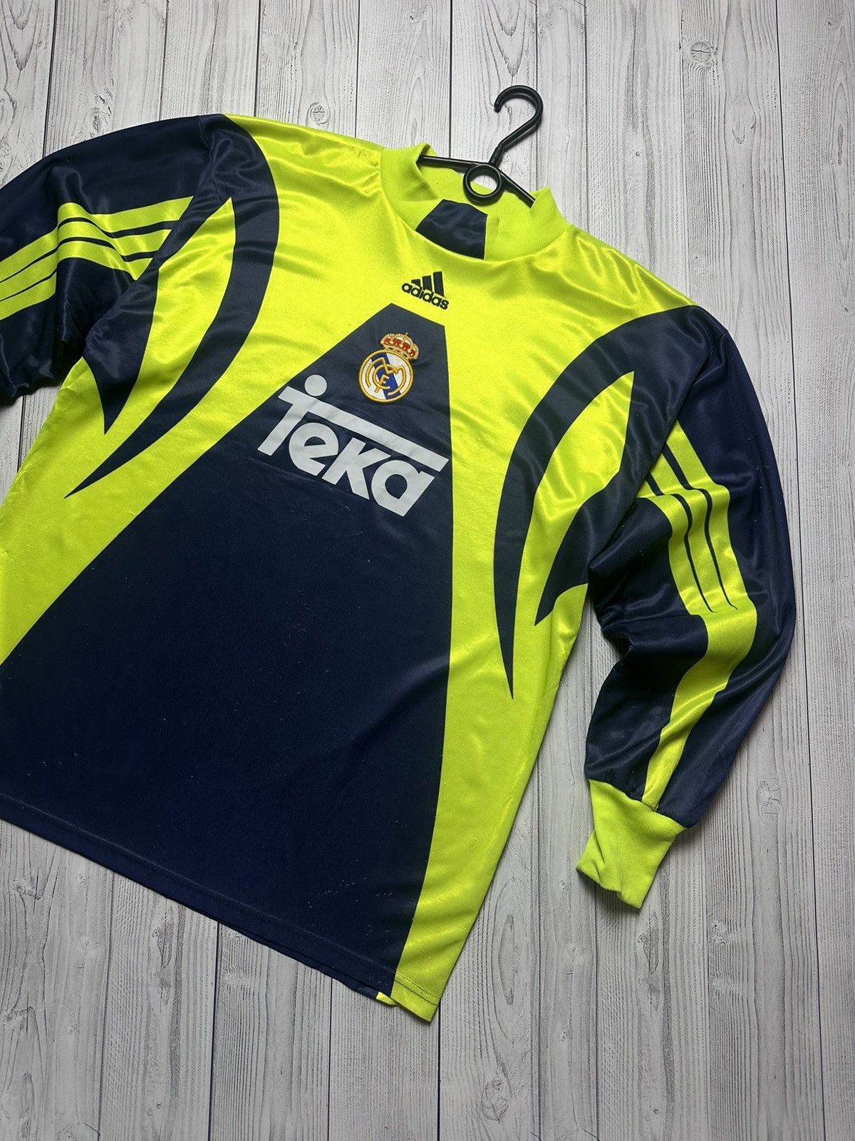 Vintage Vintage Real Madrid adidas goalkeeper jersey very rare L Size US L / EU 52-54 / 3 - 3 Thumbnail