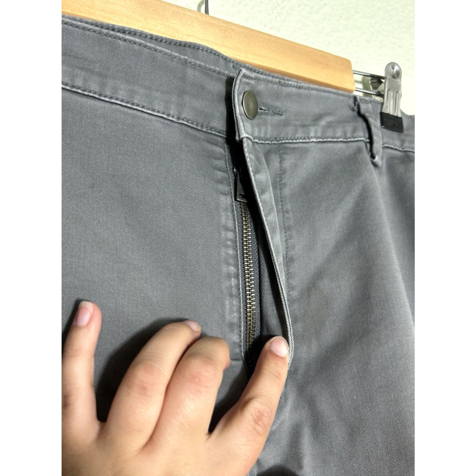 Duluth Trading Company Duluth Trading Co. 40 Grit Slim Fit Cargo Pants Mens Size 36x32 Gray Flat Front Zipper Button Workwear Casual Travel Boots Size US 36 / EU 52 - 7 Thumbnail