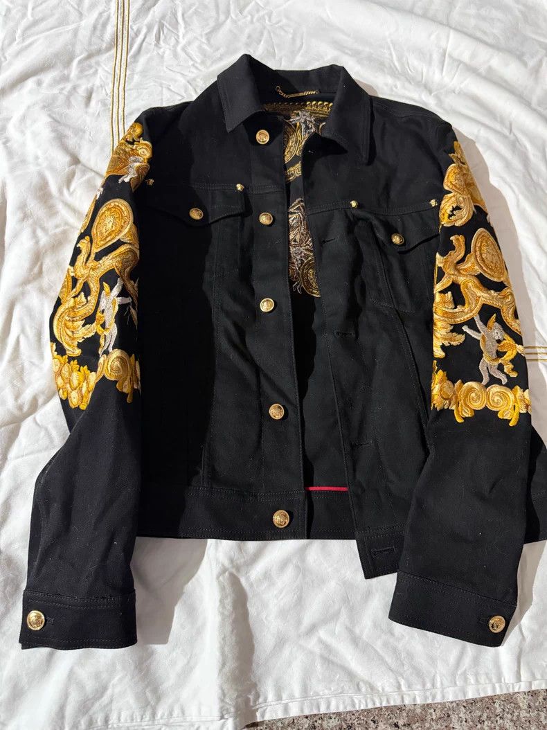 Versace Versace Black baroque embroidered jacket Size US S / EU 44-46 / 1 - 1 Thumbnail