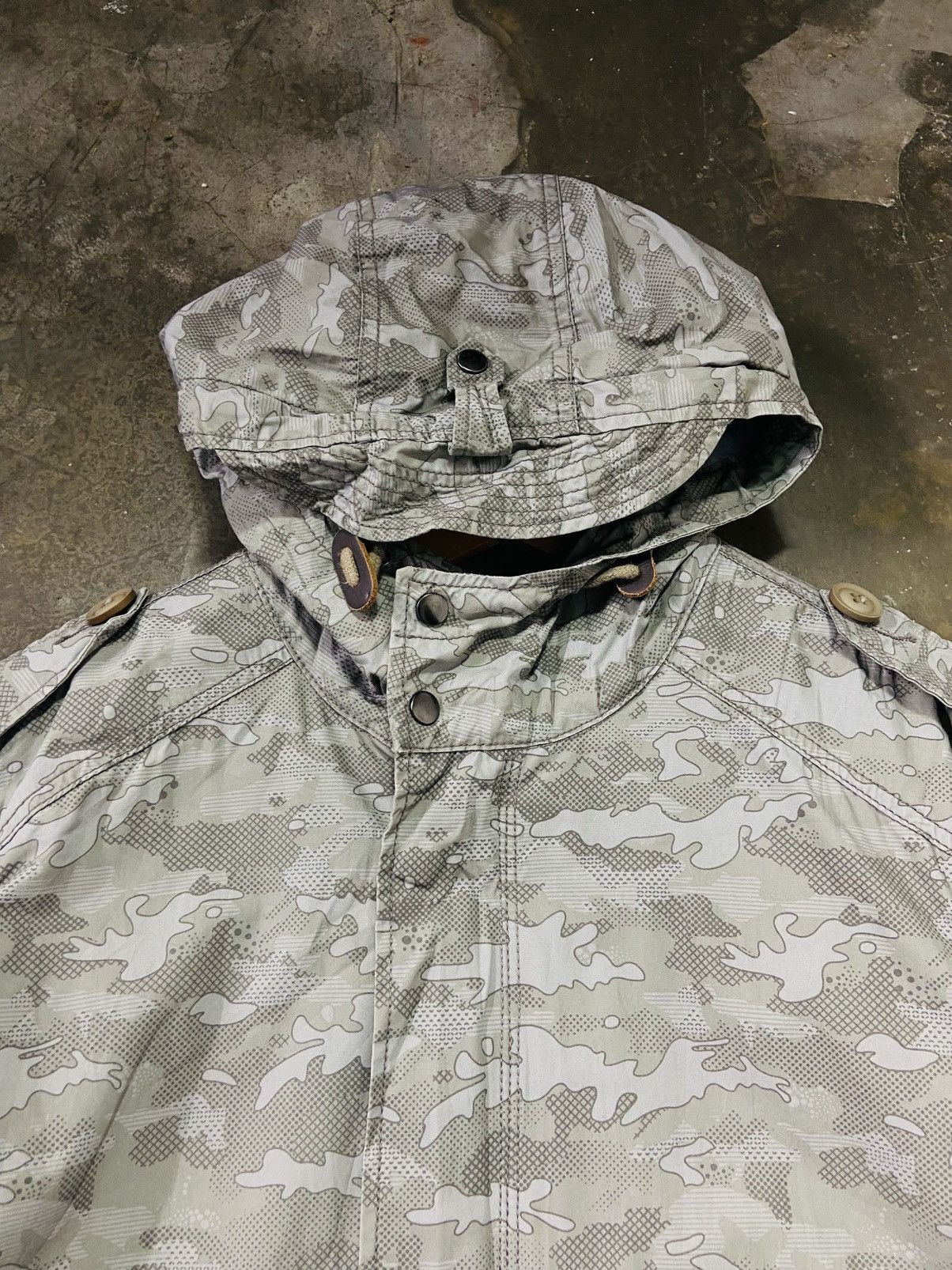 United Colors Of Benetton United Color of Benetton Camo Parka Size US L / EU 52-54 / 3 - 8 Thumbnail
