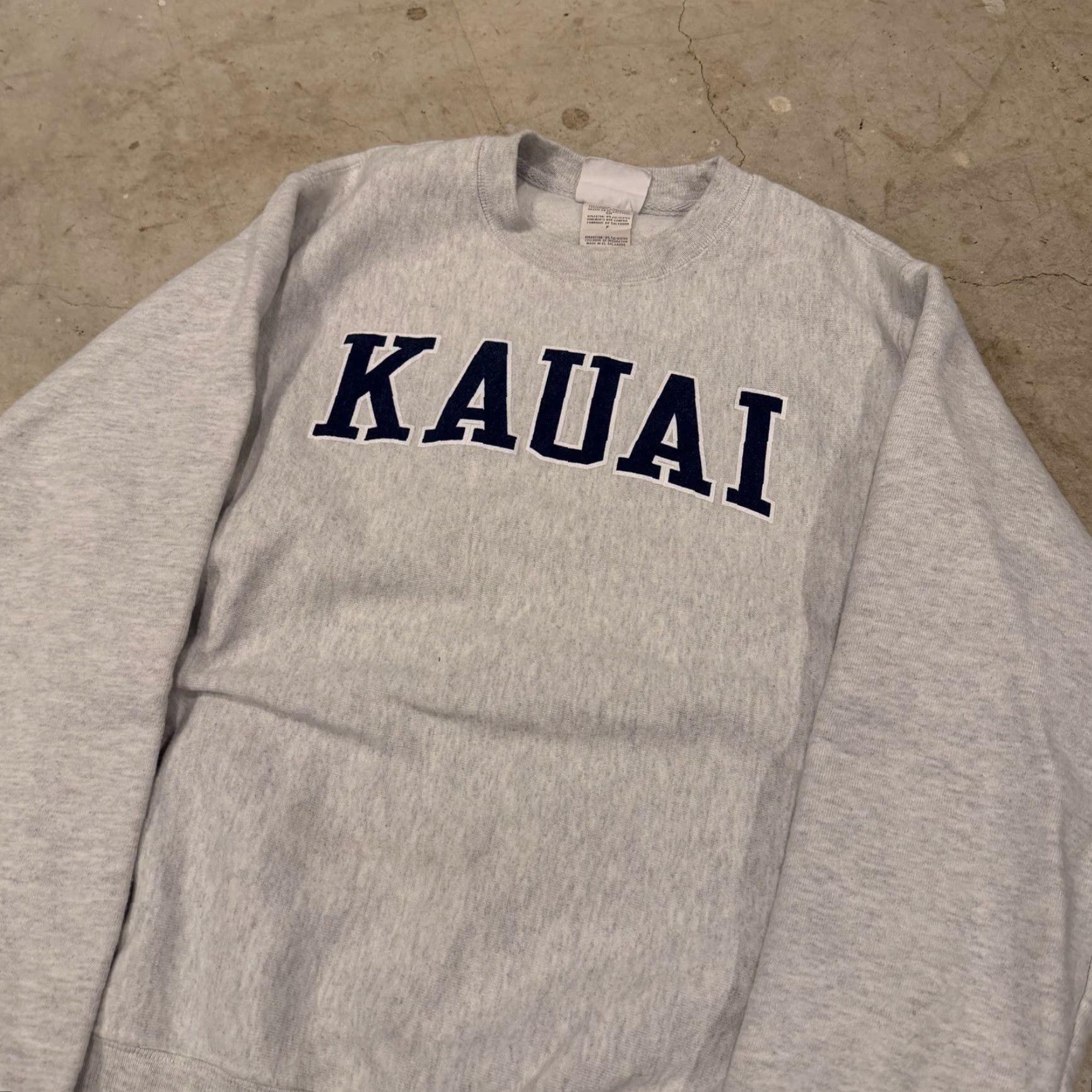 Champion VINTAGE Champion Sweatshirt Mens Gray Sz Small Kauai Hawaii Size US S / EU 44-46 / 1 - 4 Thumbnail