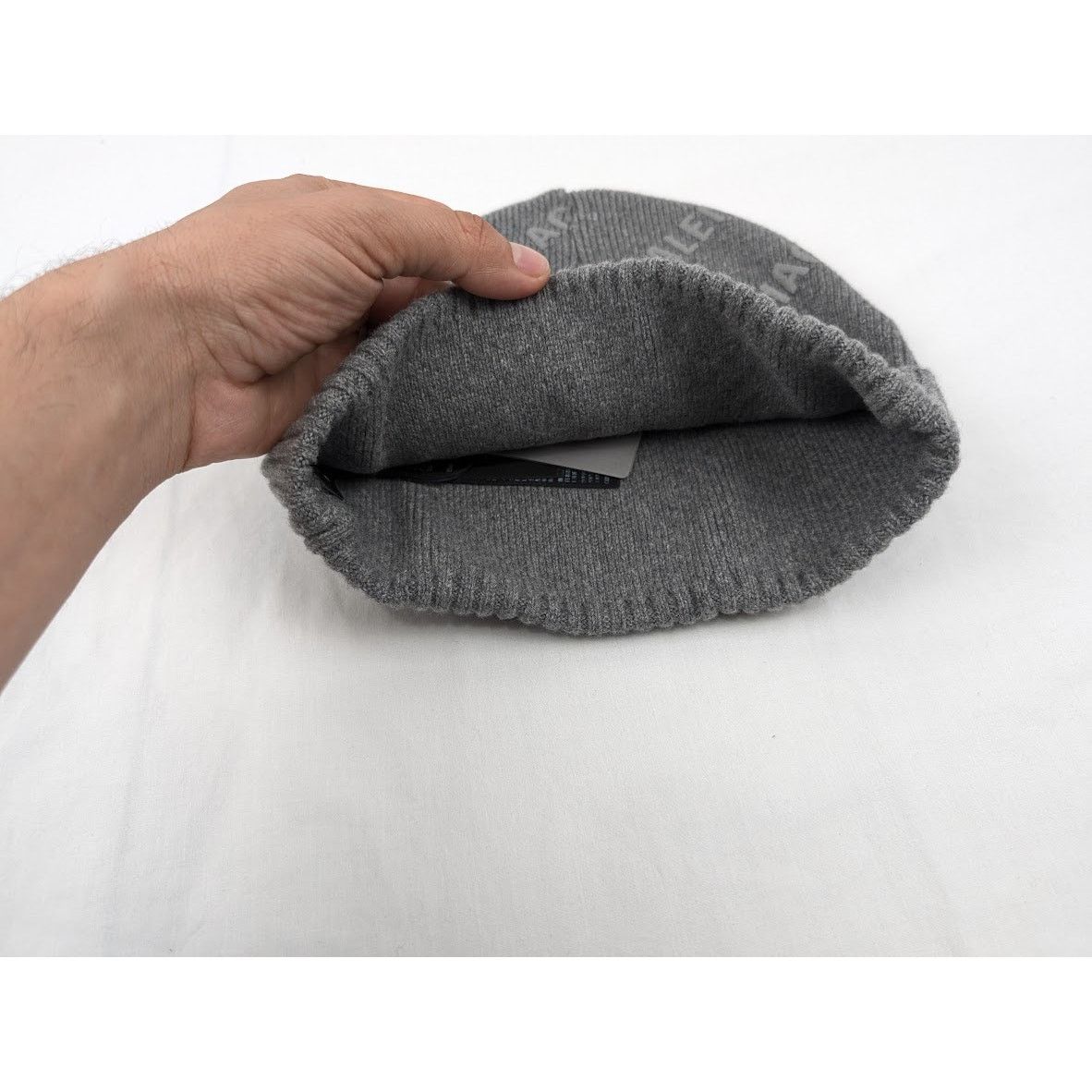 Balenciaga o1rshd1 Q:2/Size:OS/Unisex Cashmere Beanie Cap / Hat in Grey Size ONE SIZE - 5 Thumbnail