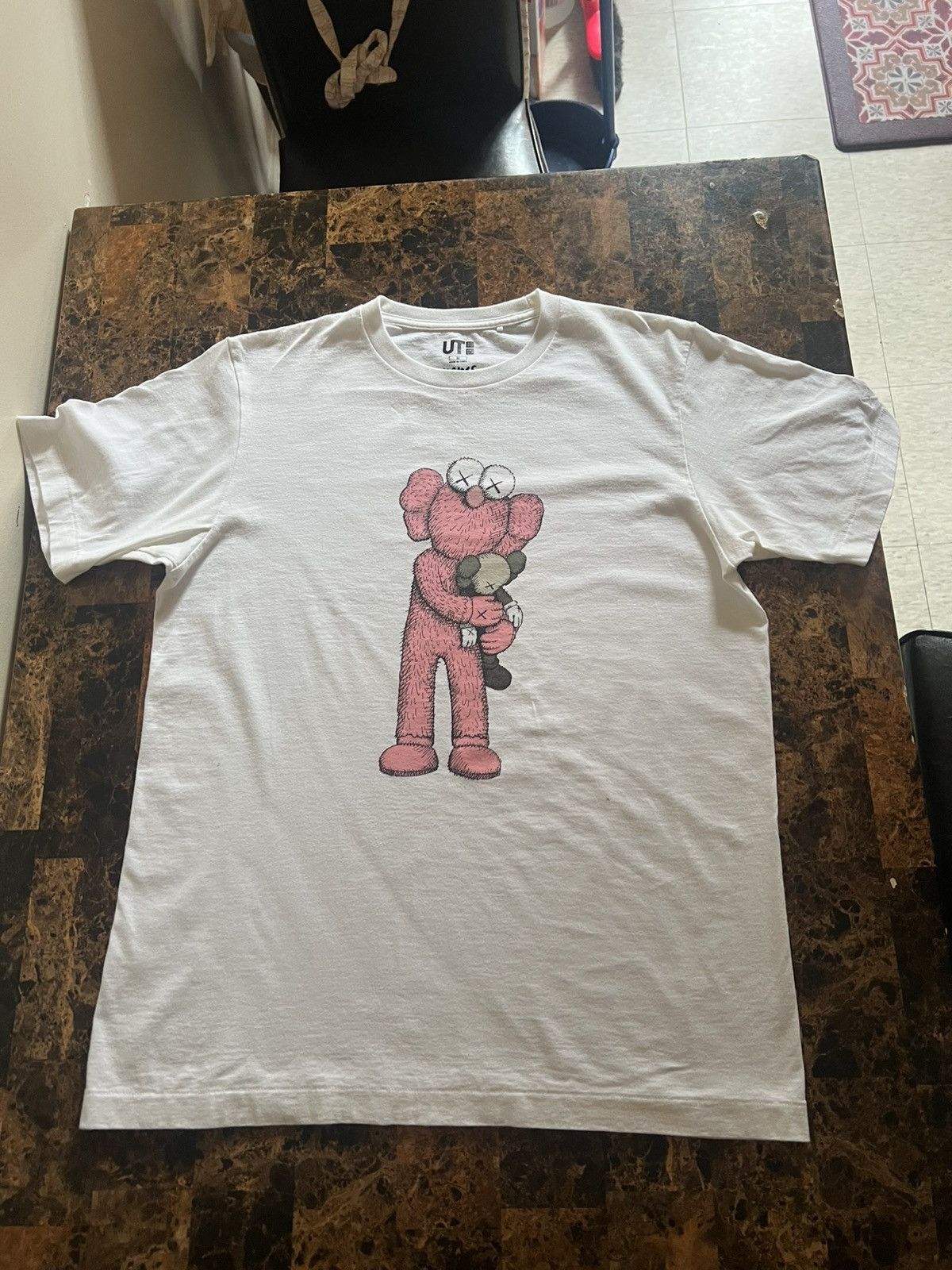 Kaws × Uniqlo KAWS x Uniqlo Summer T-Shirt Pink BFF, (Medium) Pre-owned Size US M / EU 48-50 / 2 - 1 Thumbnail