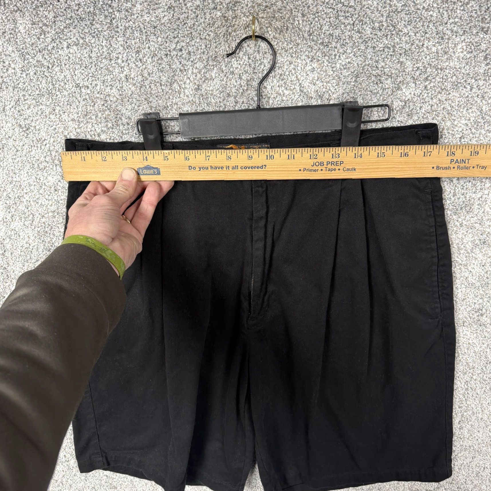 Vintage VINTAGE 212 Degrees Chino Shorts Mens 35x8 Black Pleated Skater Streetwear Size US 35 - 2 Thumbnail