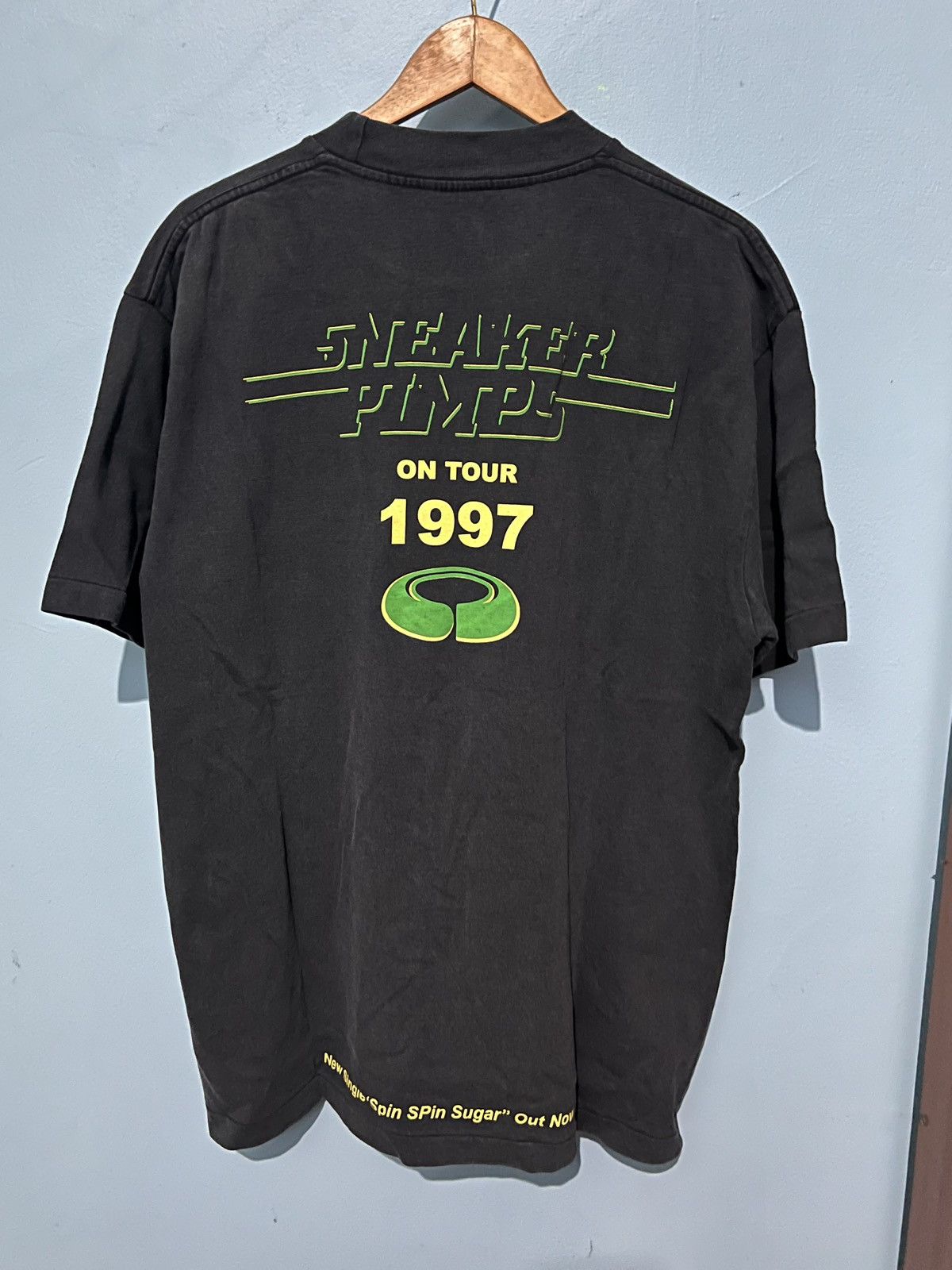 Band Tees Sneaker pimps bootleg T Shirt Tour 97 Trip Hop Faded Vintage Size US XL / EU 56 / 4 - 2 Thumbnail