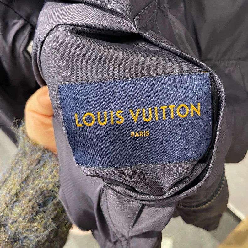 Louis Vuitton LOUIS VUITTON Reversible hooded jacket with full logo print Size US S / EU 44-46 / 1 - 6 Thumbnail
