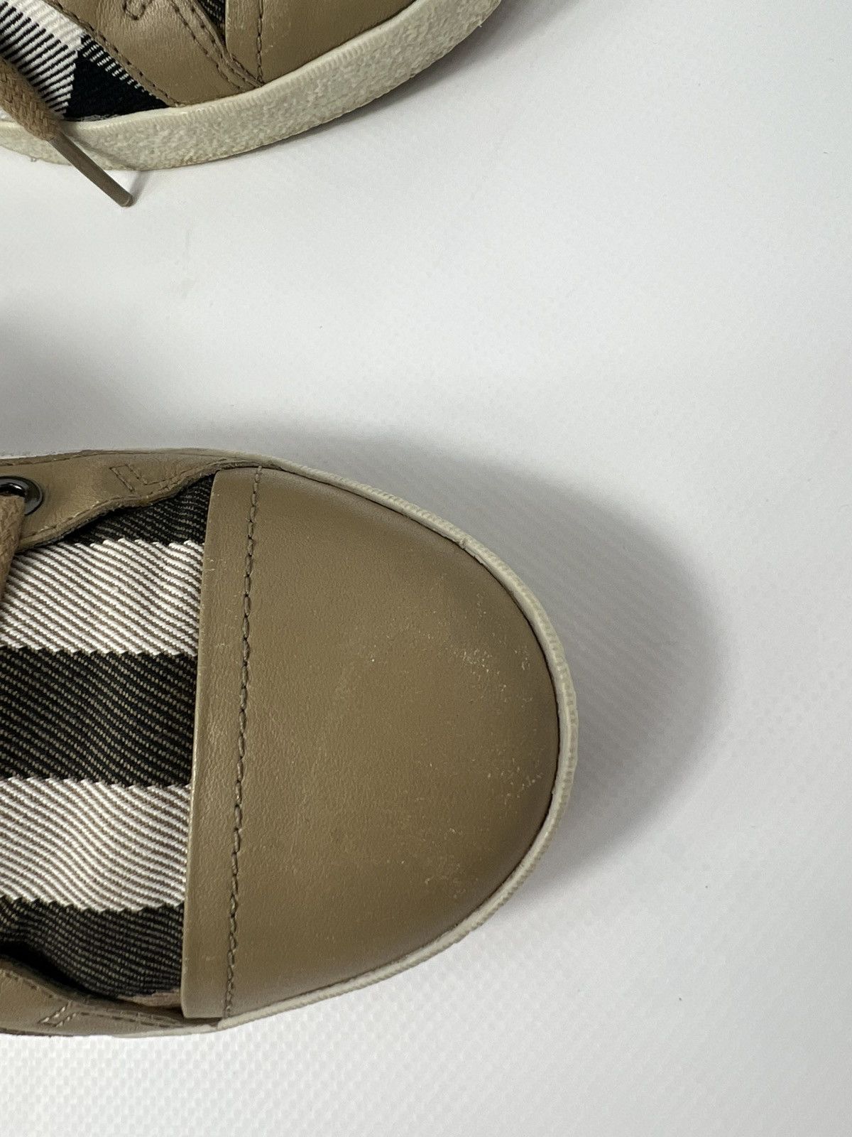 Burberry Vintage luxury Burberry Nova Check Sneaker Shoes Size 40 Size US 10 / IT 40 - 5 Thumbnail