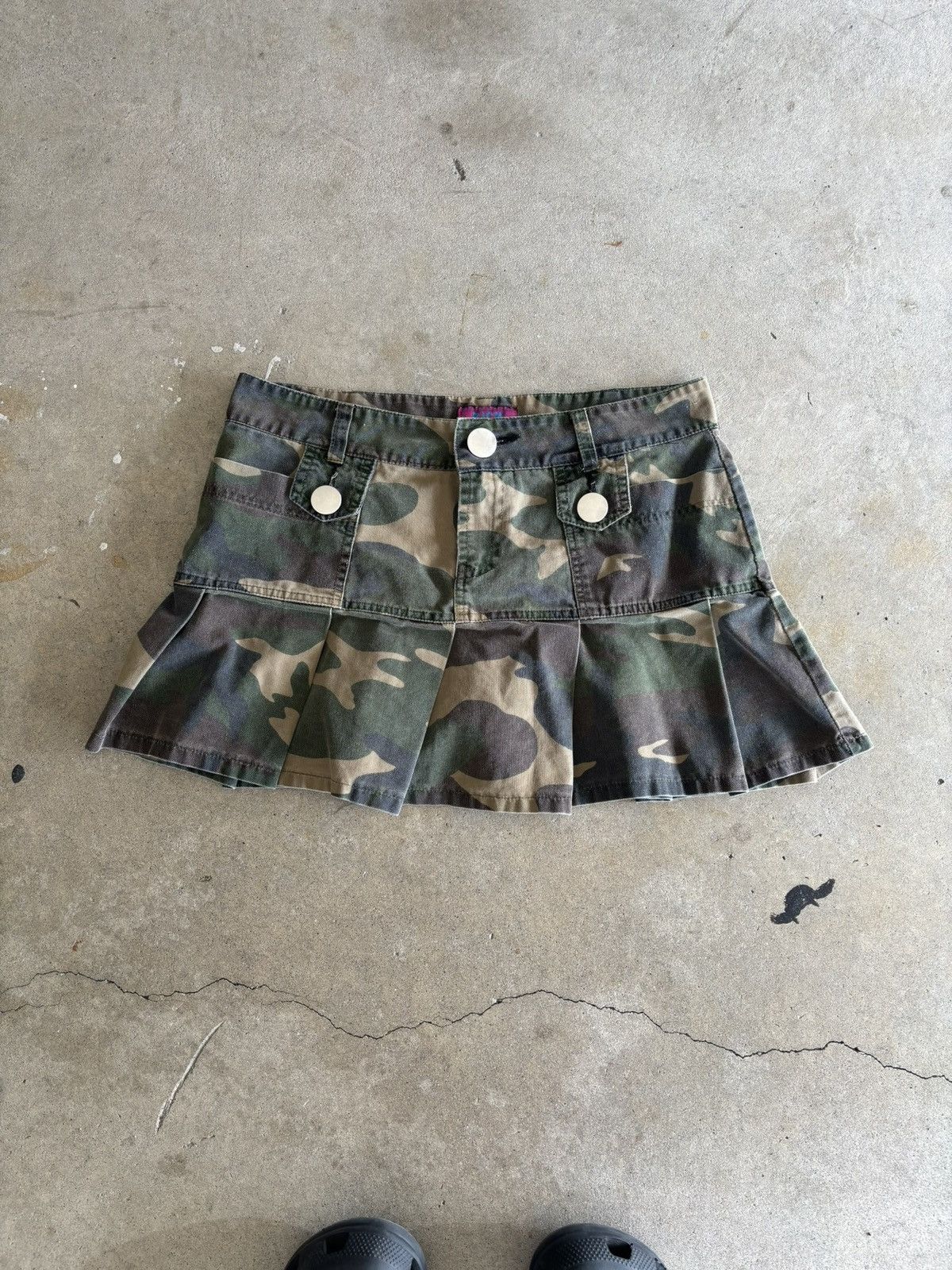 Other Vintage Woodland Camo Rich Del Sol Pleated Skirt Size 30" / US 8 / IT 44 - 1 Thumbnail