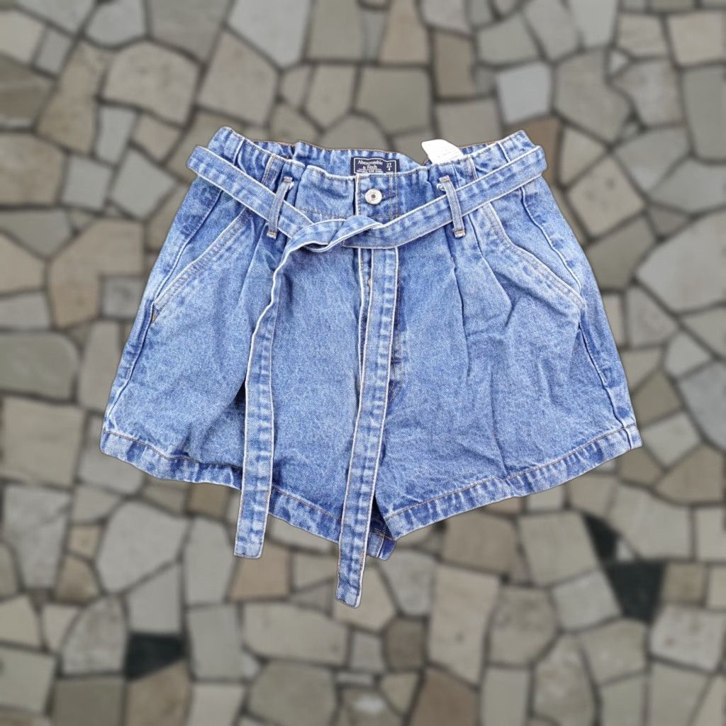 Abercrombie & Fitch Abercrombie & Fitch Shorts Womens 4 Blue Natural Rise Denim High Waist Belted Size 27" / US 4 / IT 40 - 1 Thumbnail