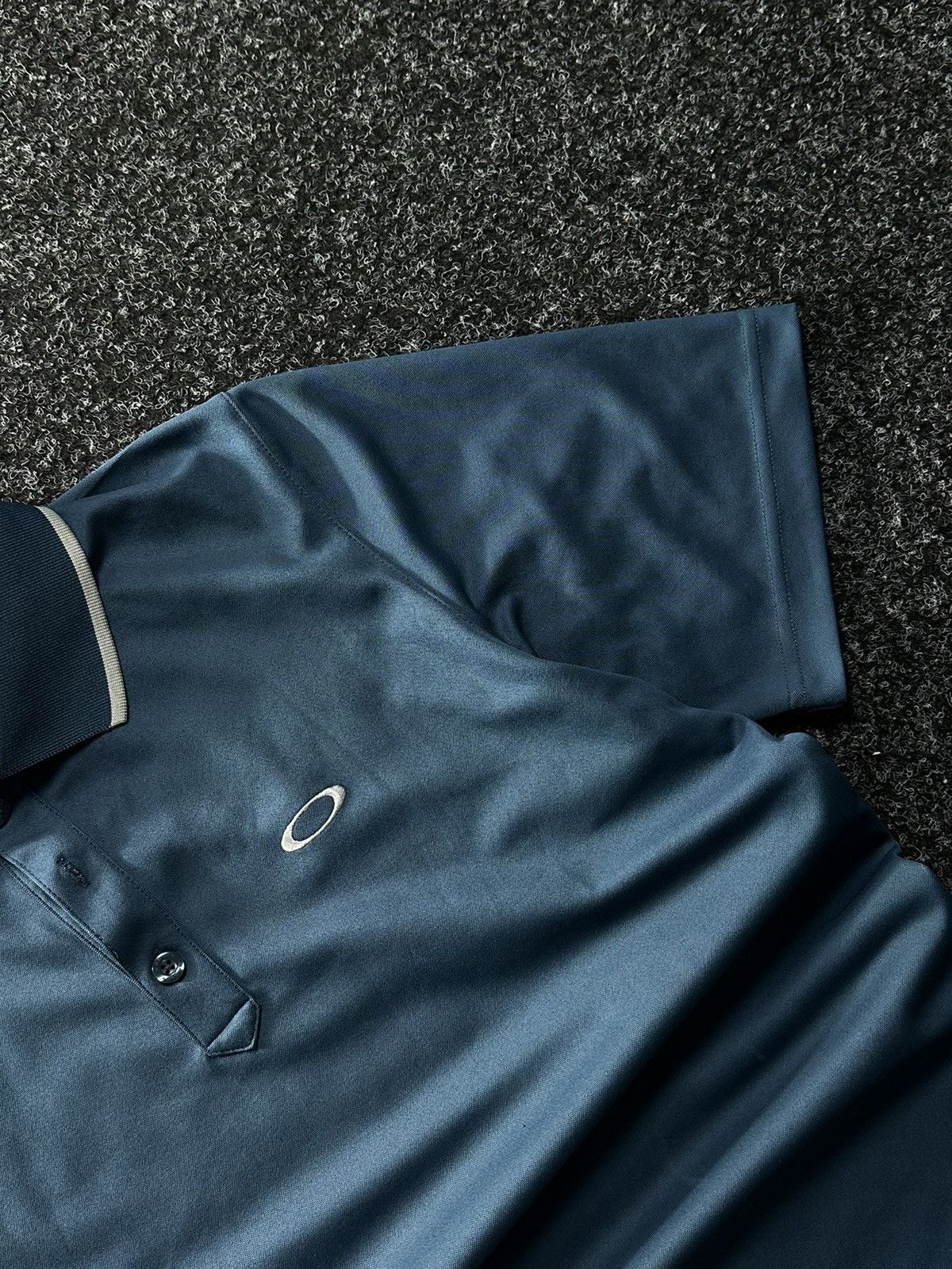 Oakley × Vintage 🚨 VINTAGE OAKLEY LOGO POLO TENNIS BLUE RARE 00s GORPCORE Size US S / EU 44-46 / 1 - 3 Thumbnail