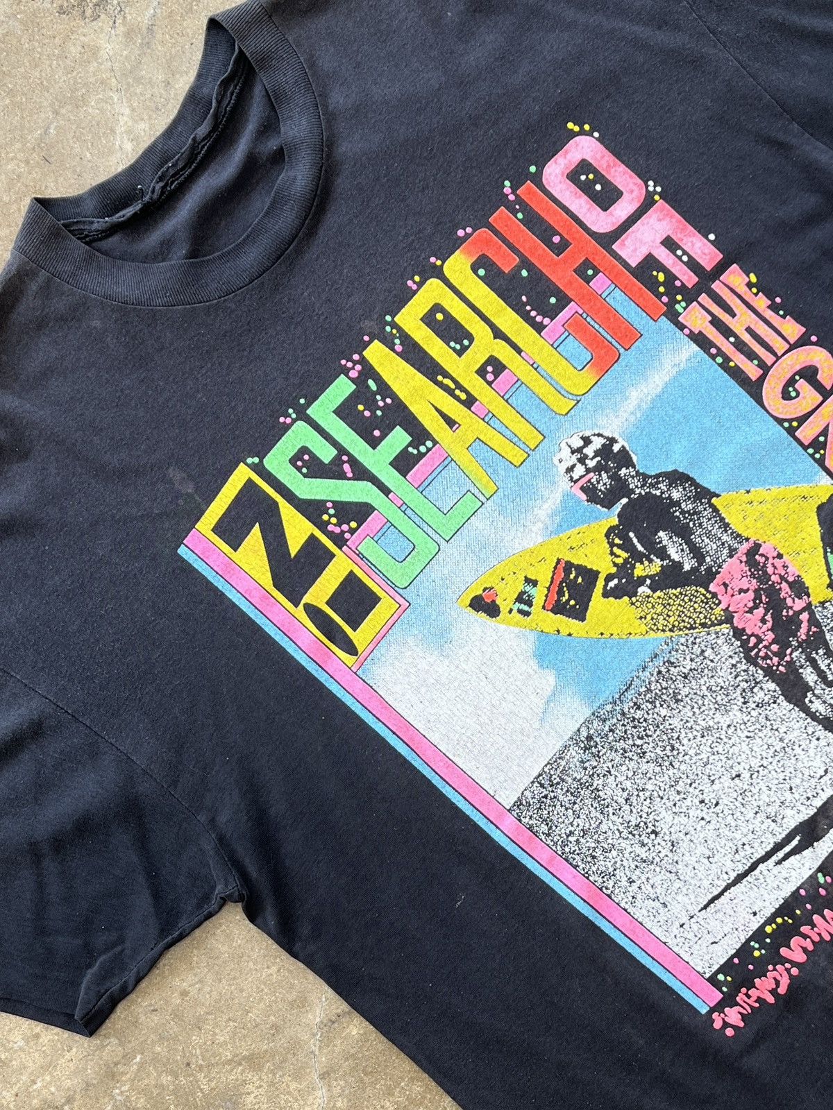 Vintage Vintage 80s In Search of Great Wave Thin Surf Neon Tee XL Size US XL / EU 56 / 4 - 1 Thumbnail