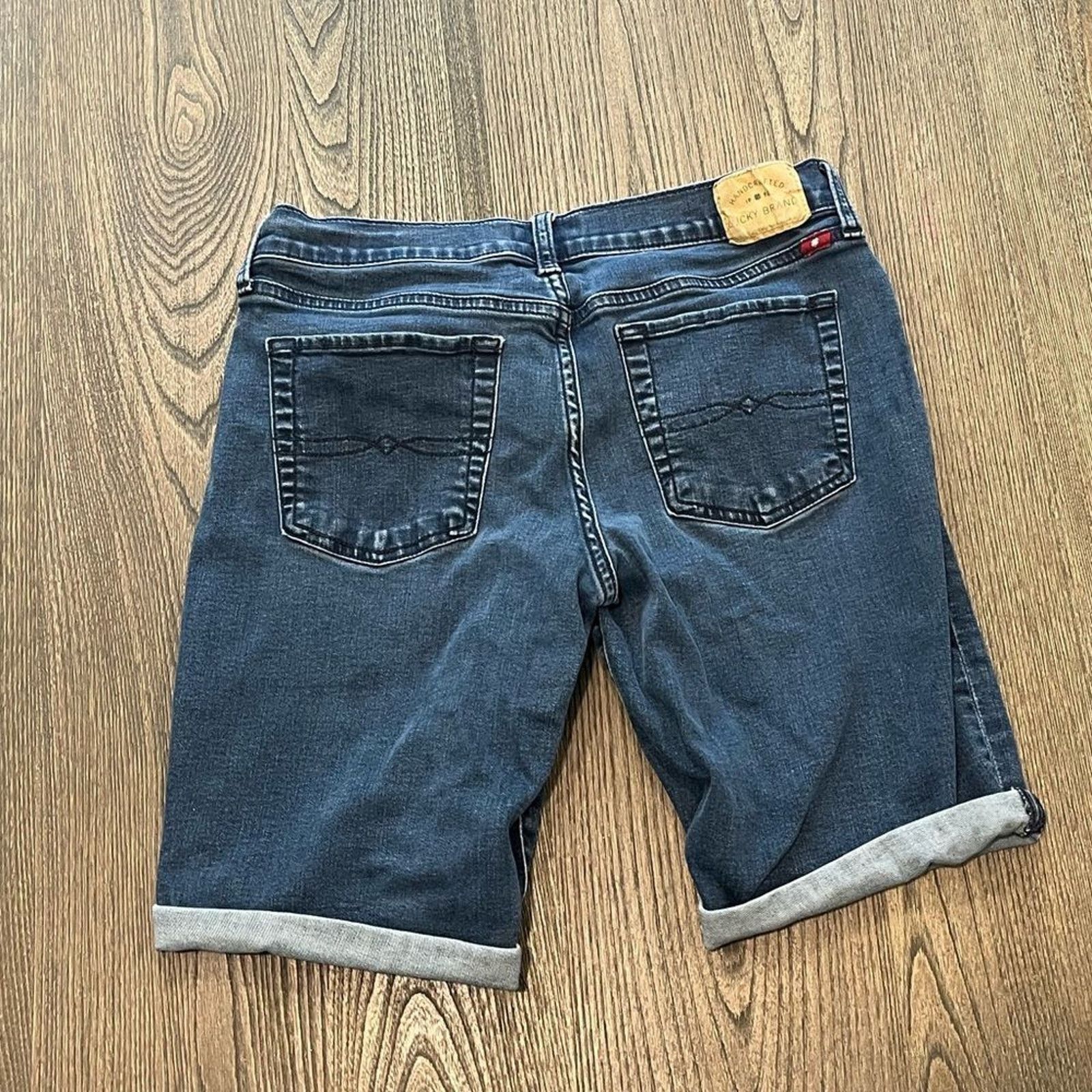 Lucky Brand Lucky Brand The Bermuda Dark Wash Denim Shorts Size 4/27 Size 27" / US 4 / IT 40 - 9 Thumbnail