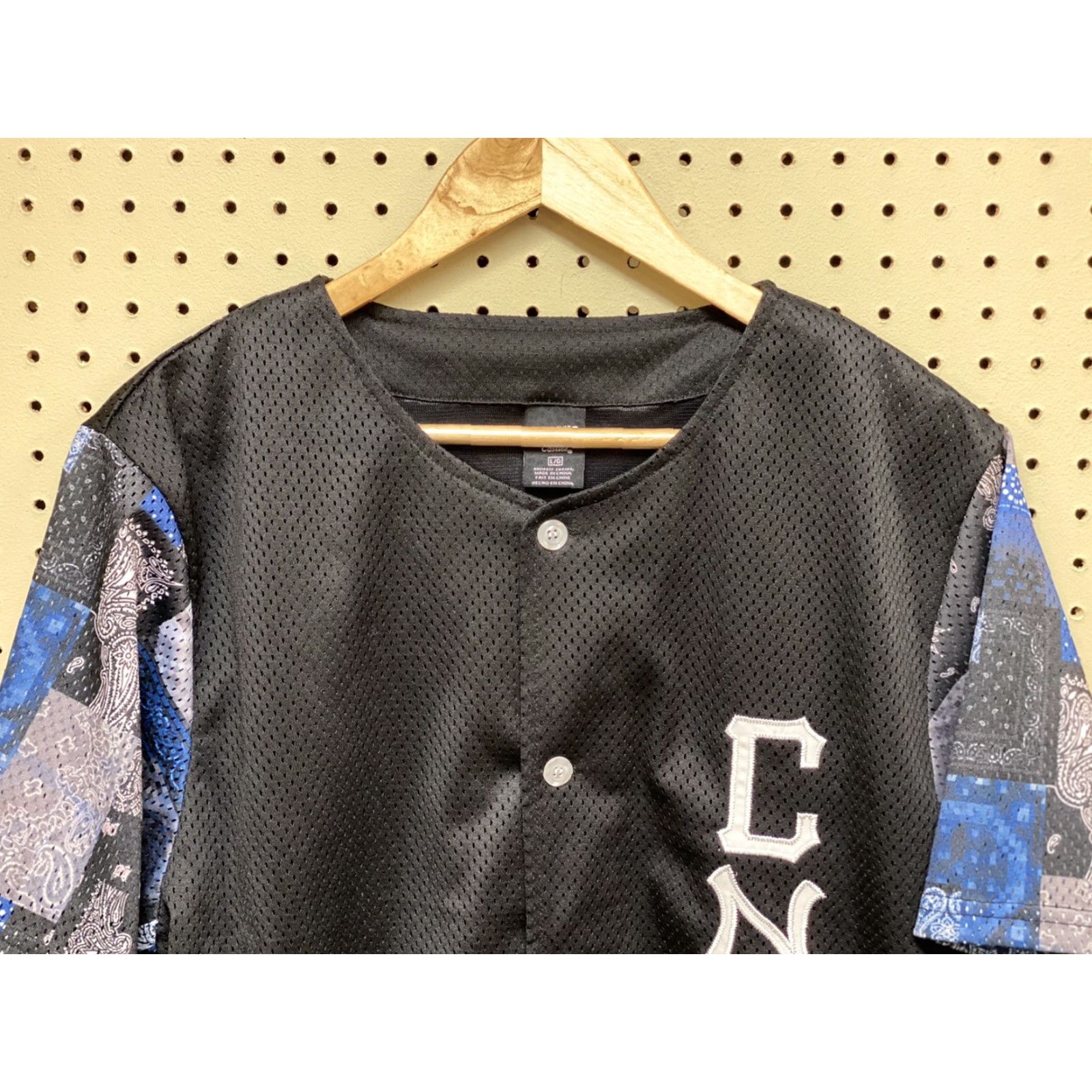 Crooks & Castles Crooks & Castles Baseball Jersey 85 Short Sleeve L Mens Large Black Paisley Jersey Baseball Shirt Size US L / EU 52-54 / 3 - 3 Thumbnail