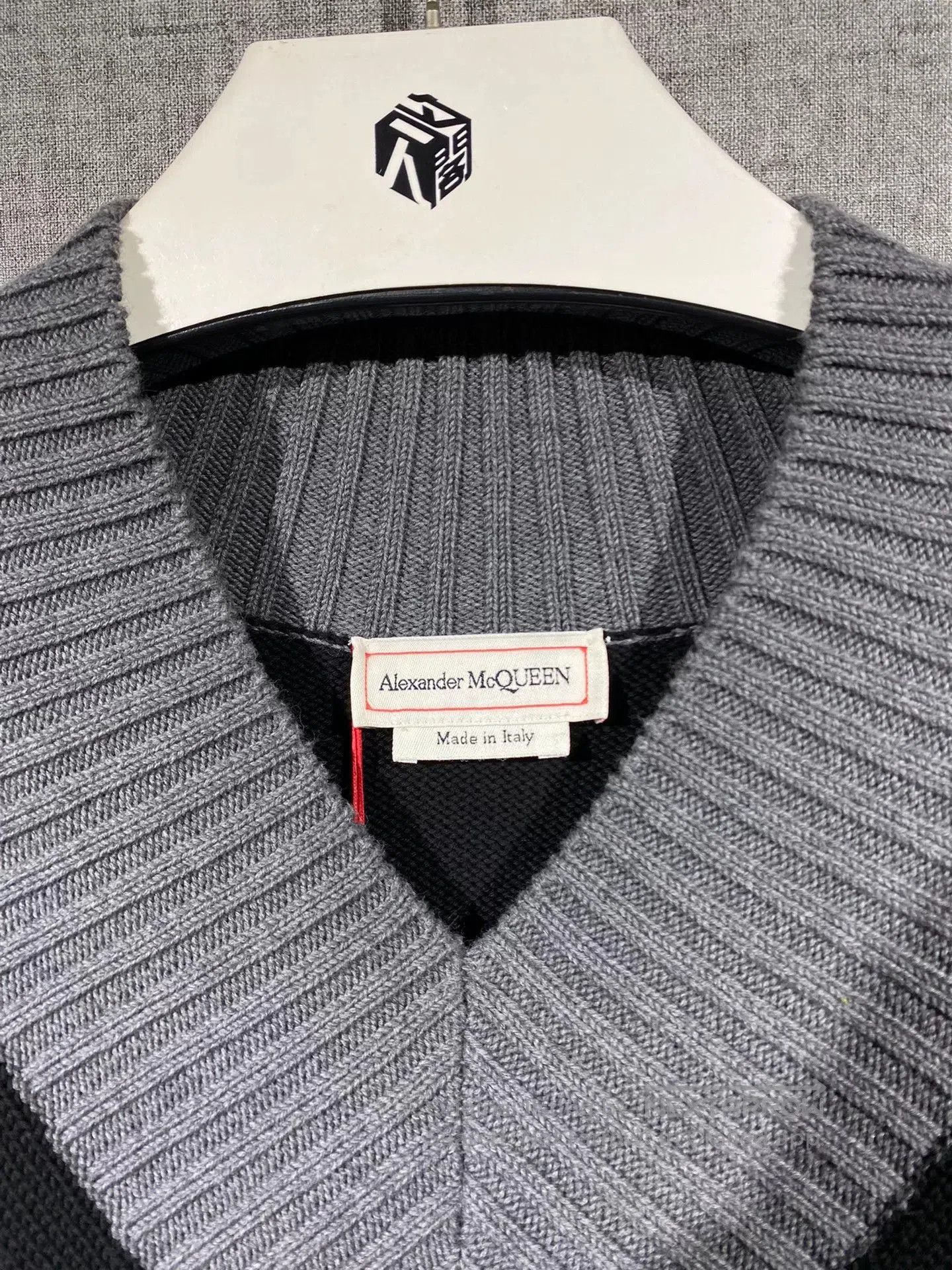 Alexander McQueen alexander mcqueen men's sweater in black and gray. Size US S / EU 44-46 / 1 - 3 Thumbnail