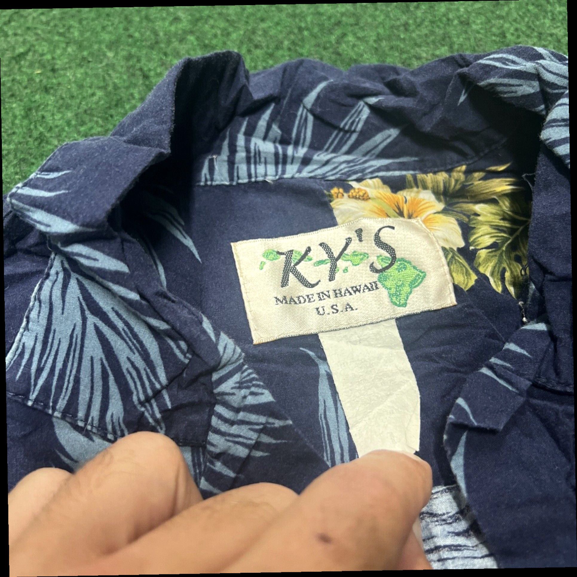 Vintage VTG KYs Hawaiian Shirt Mens Large Blue Hibiscus Palm Tree Print Camp Collar USA Size US L / EU 52-54 / 3 - 7 Thumbnail